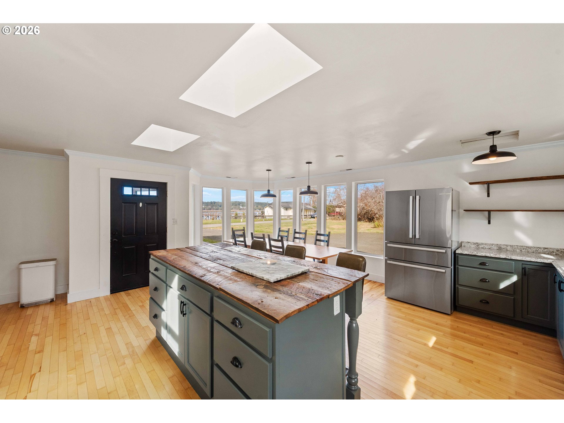 main property photo 13
