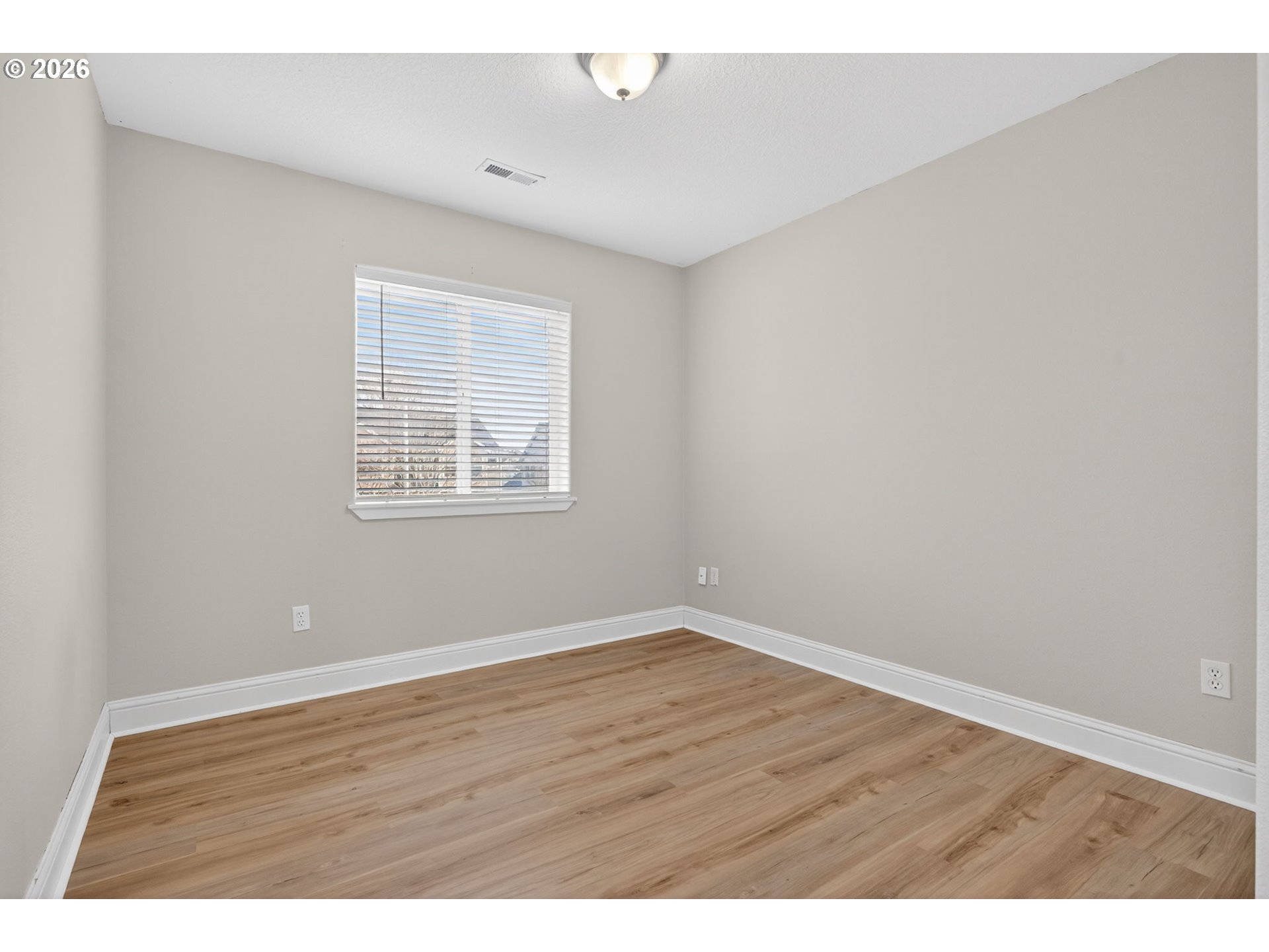 property viewer photo 36