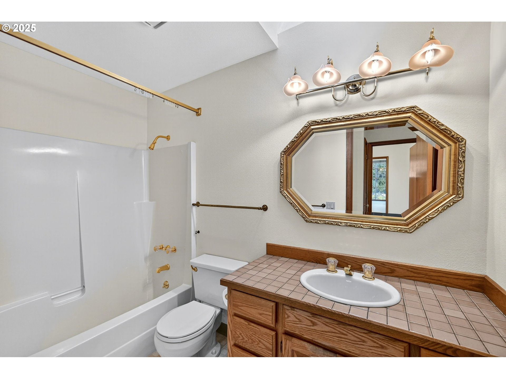 property viewer photo 25