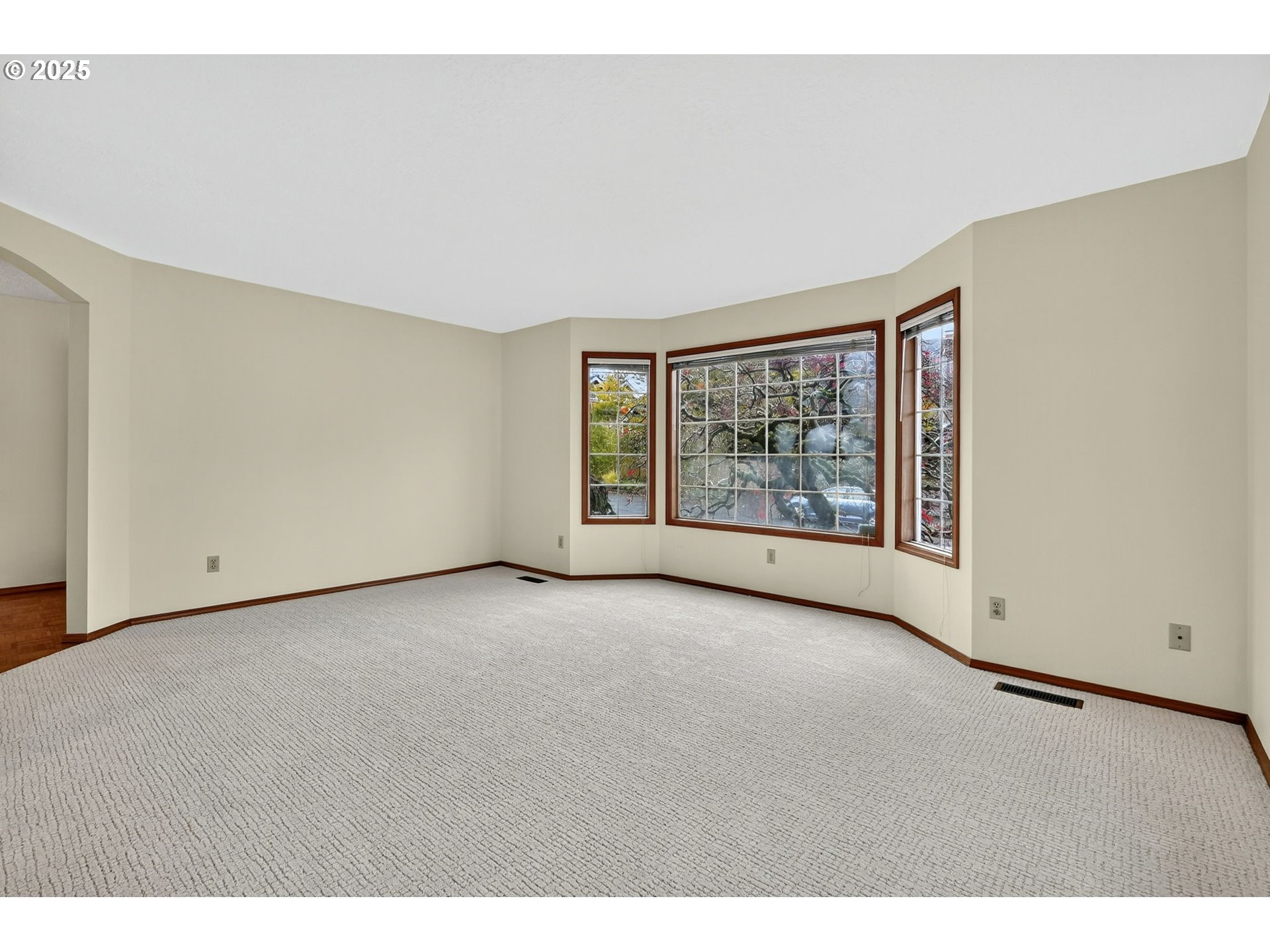 property viewer photo 7