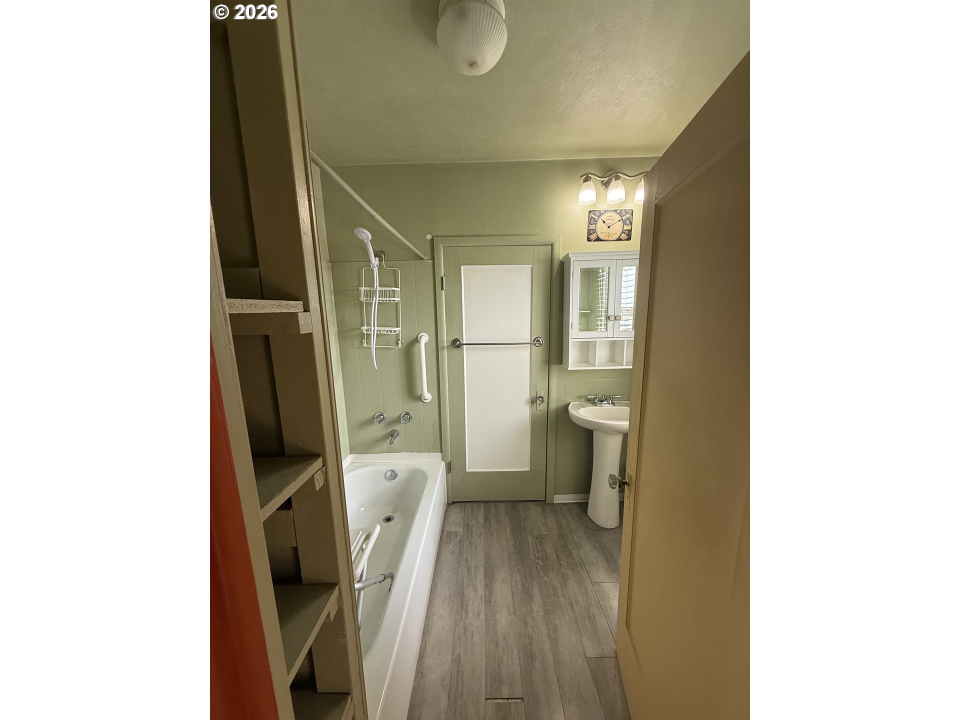main property photo 13