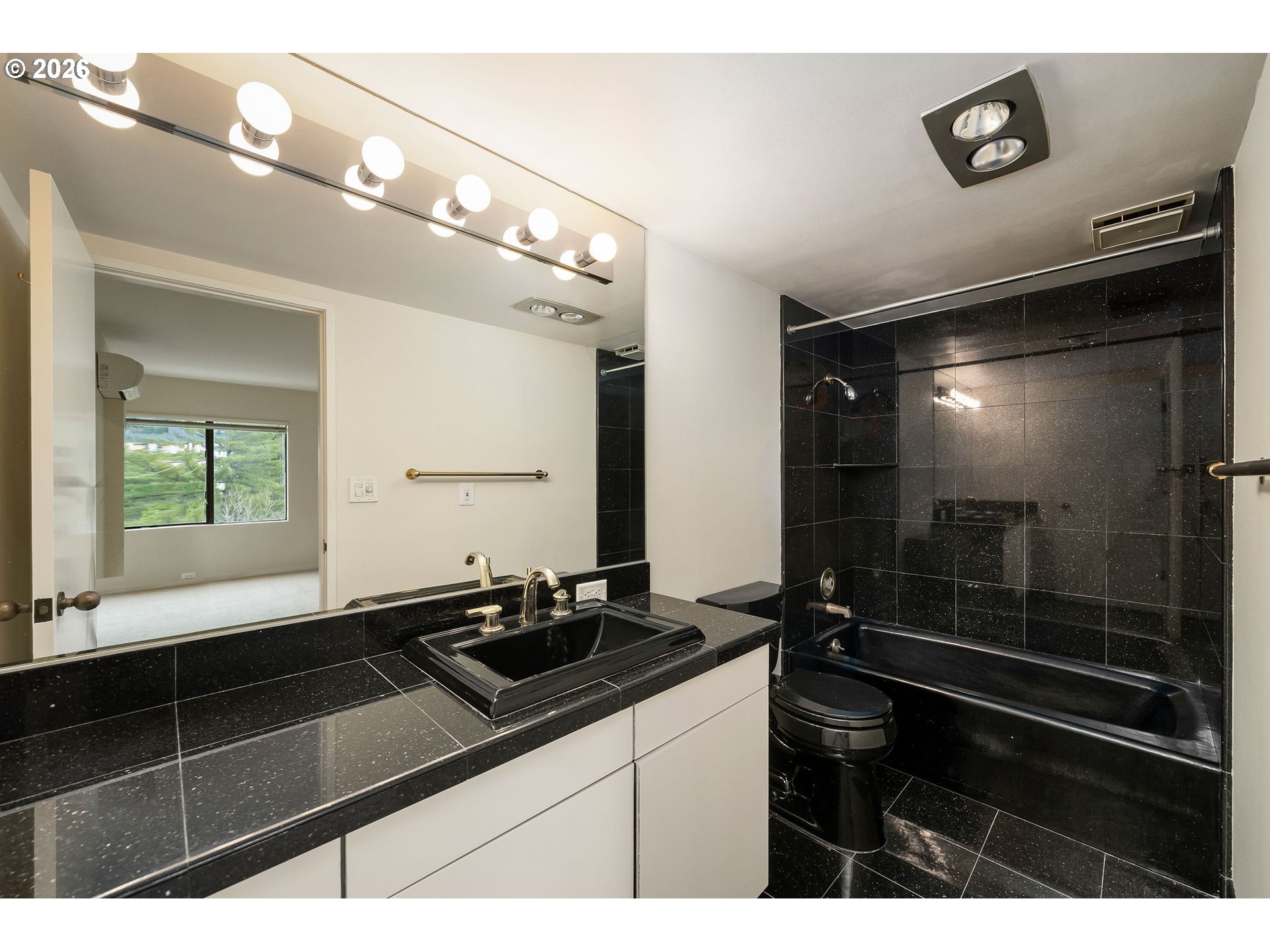 property viewer photo 26