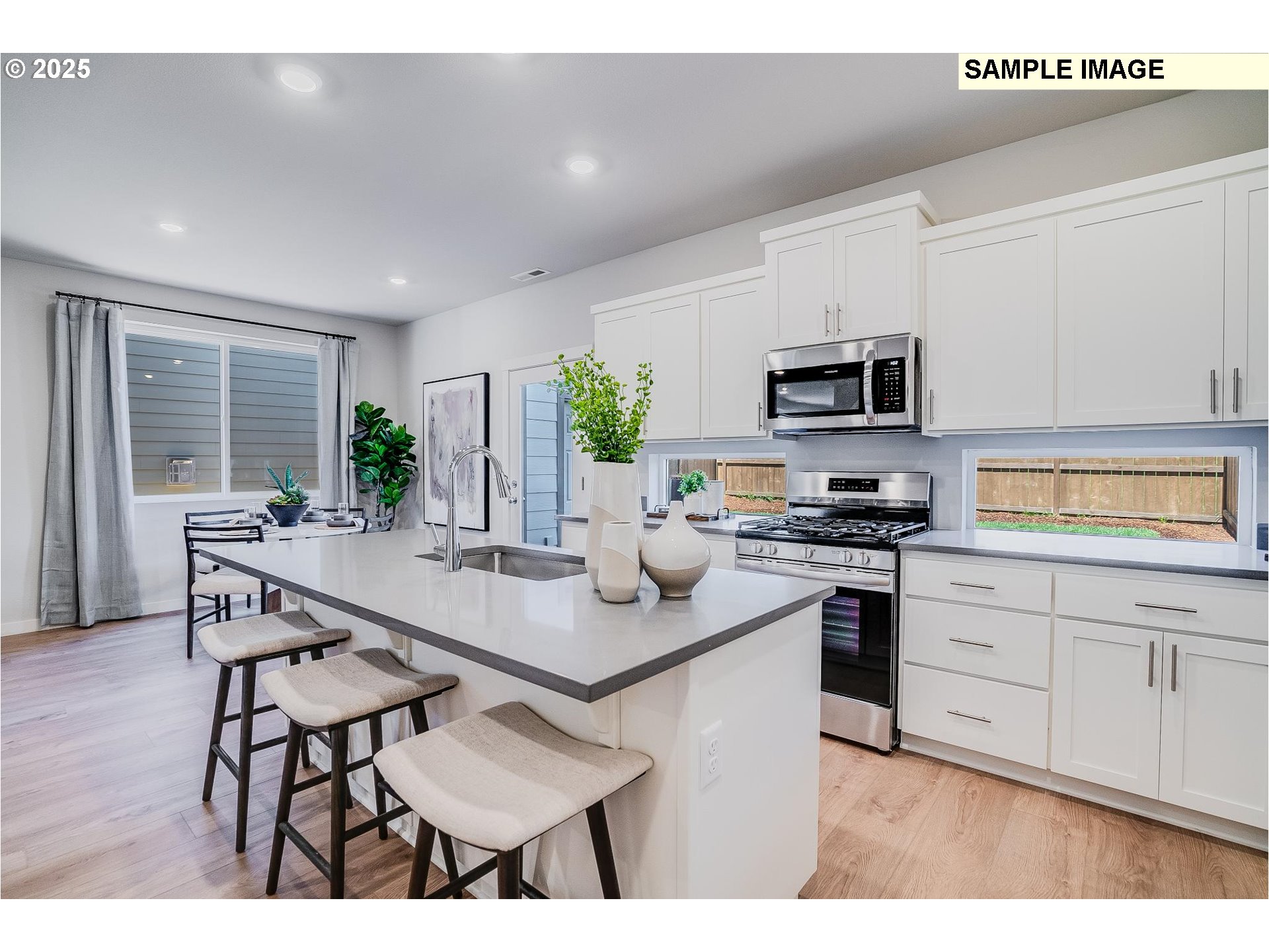 property viewer photo 9