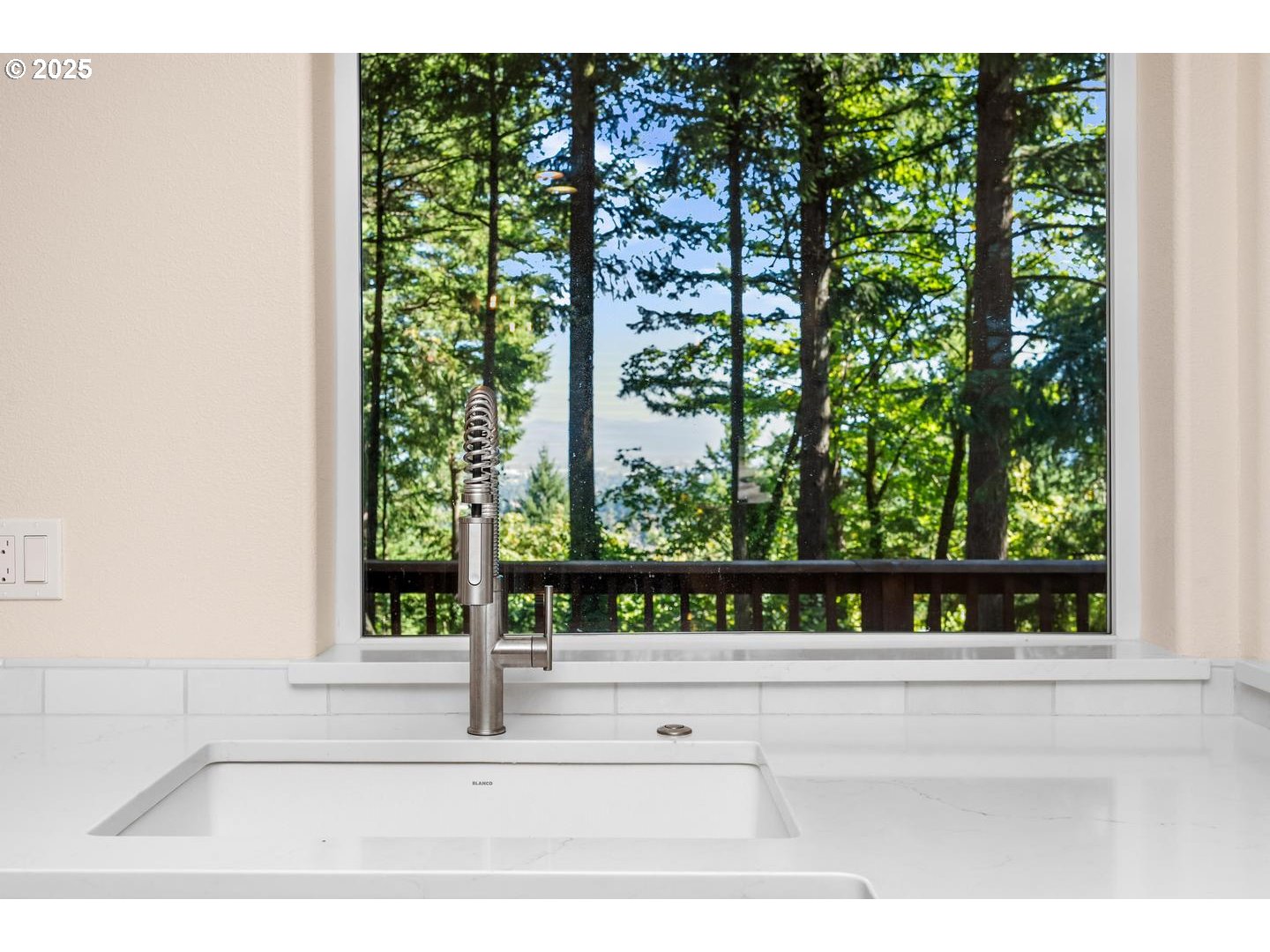 property viewer photo 13