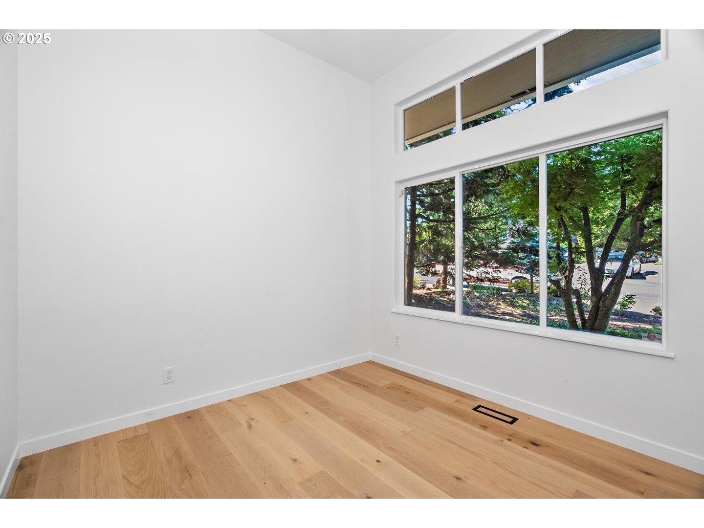 property viewer photo 20