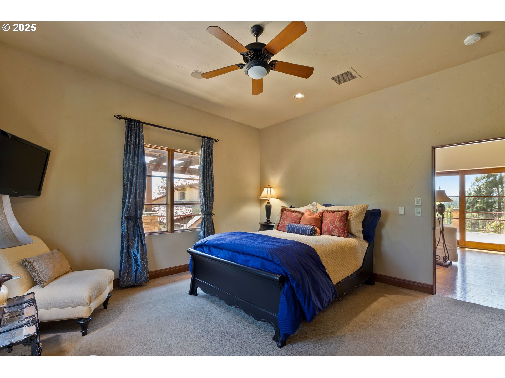 main property photo 40