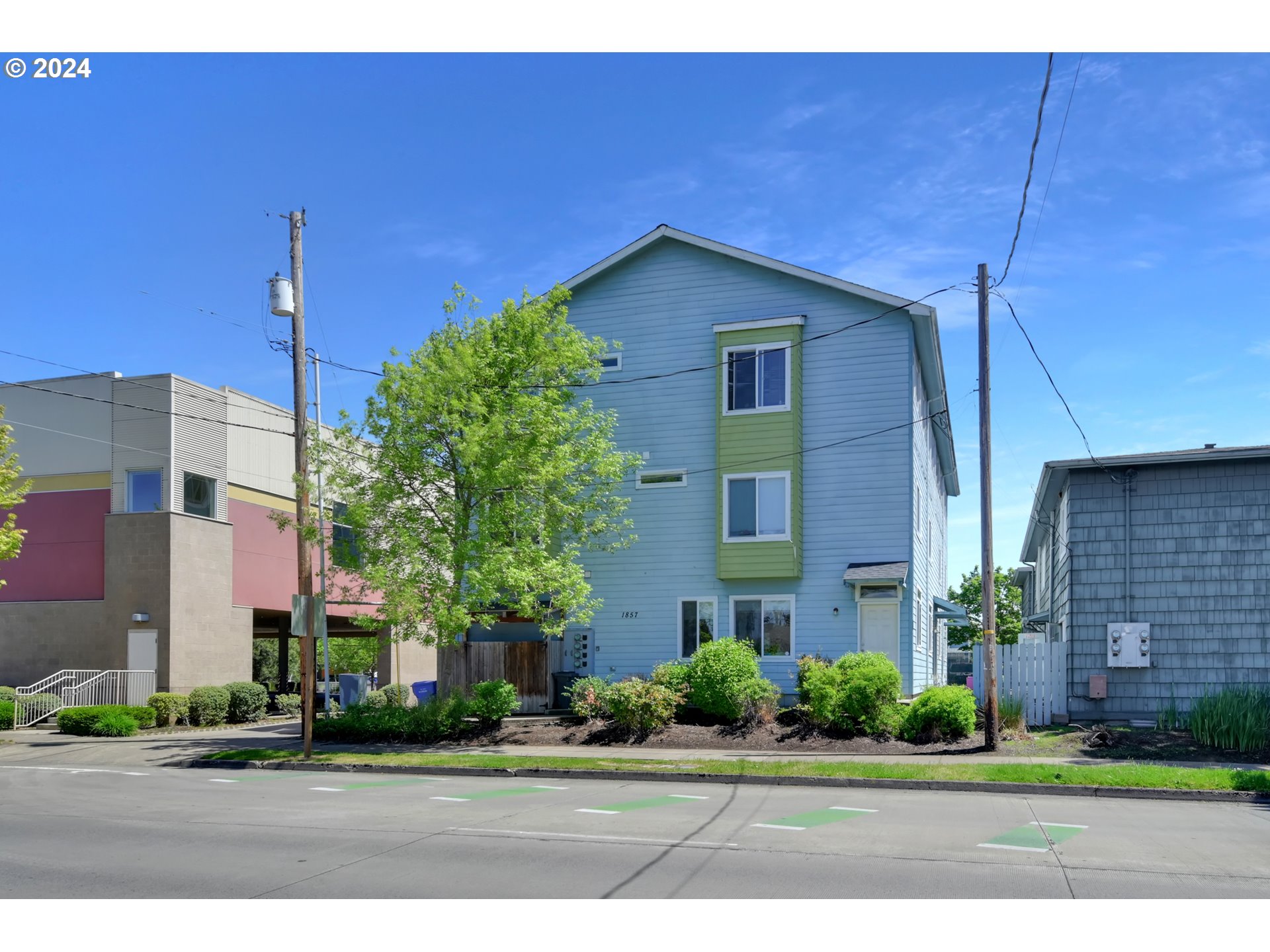main property photo 5