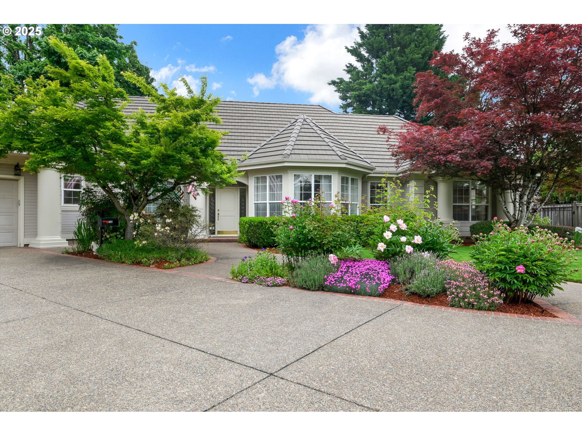 property viewer photo 1