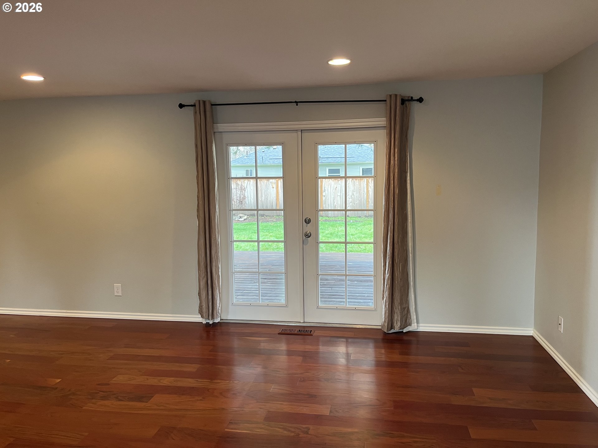 property viewer photo 15
