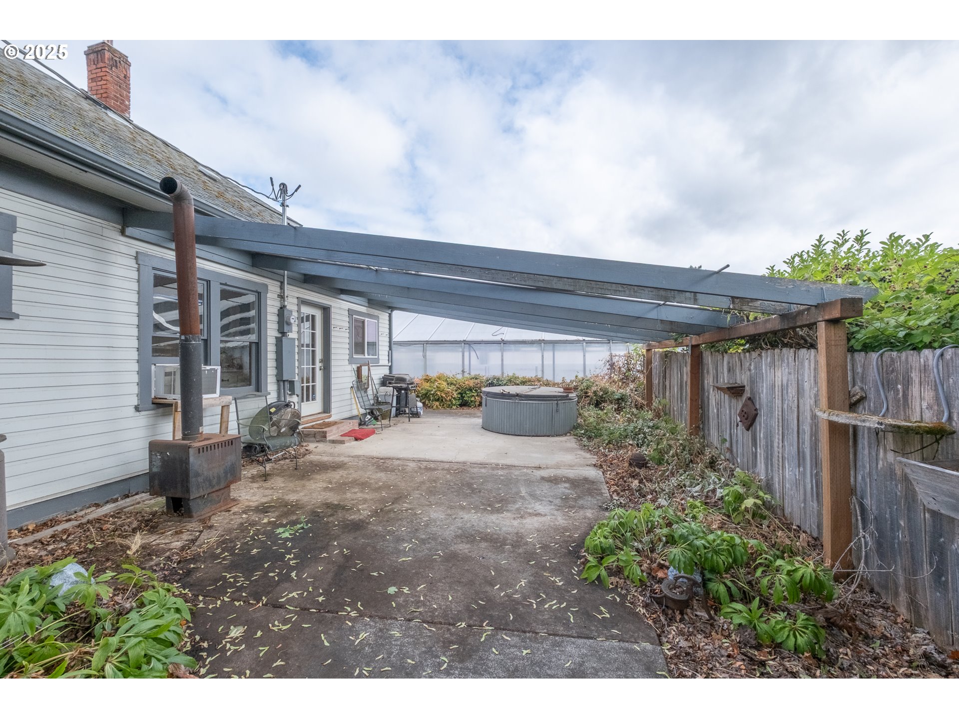main property photo 29