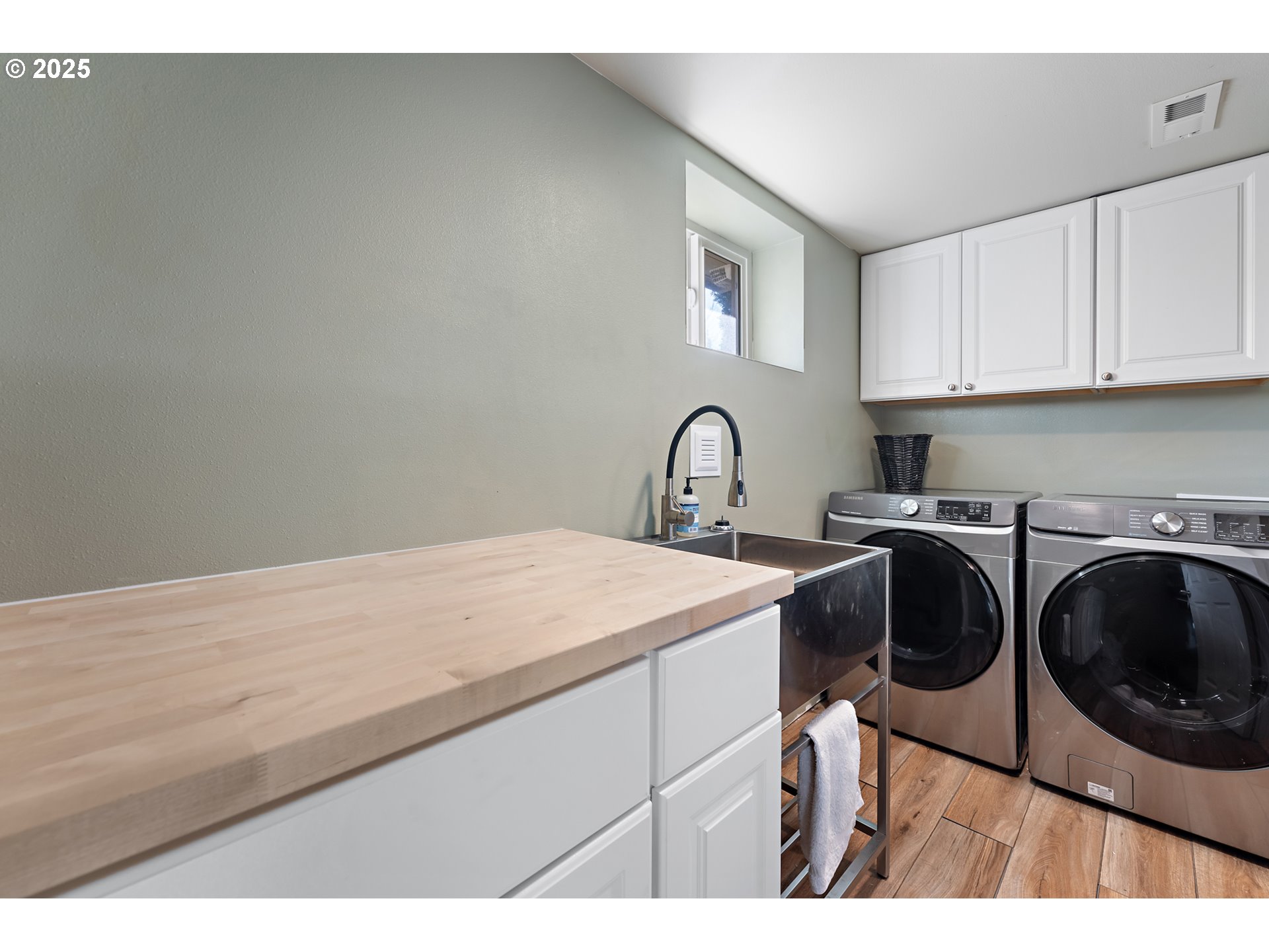 property viewer photo 28