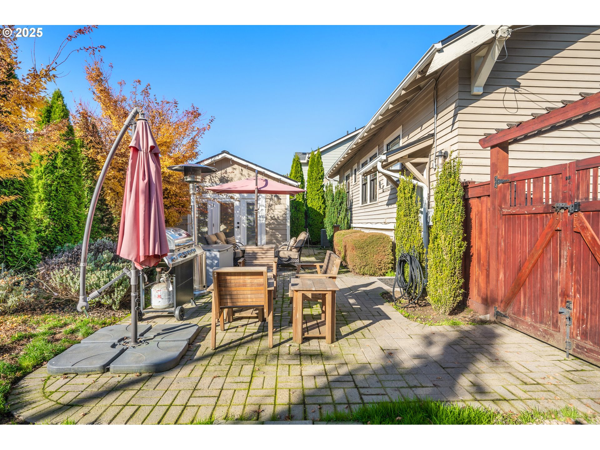 property viewer photo 36