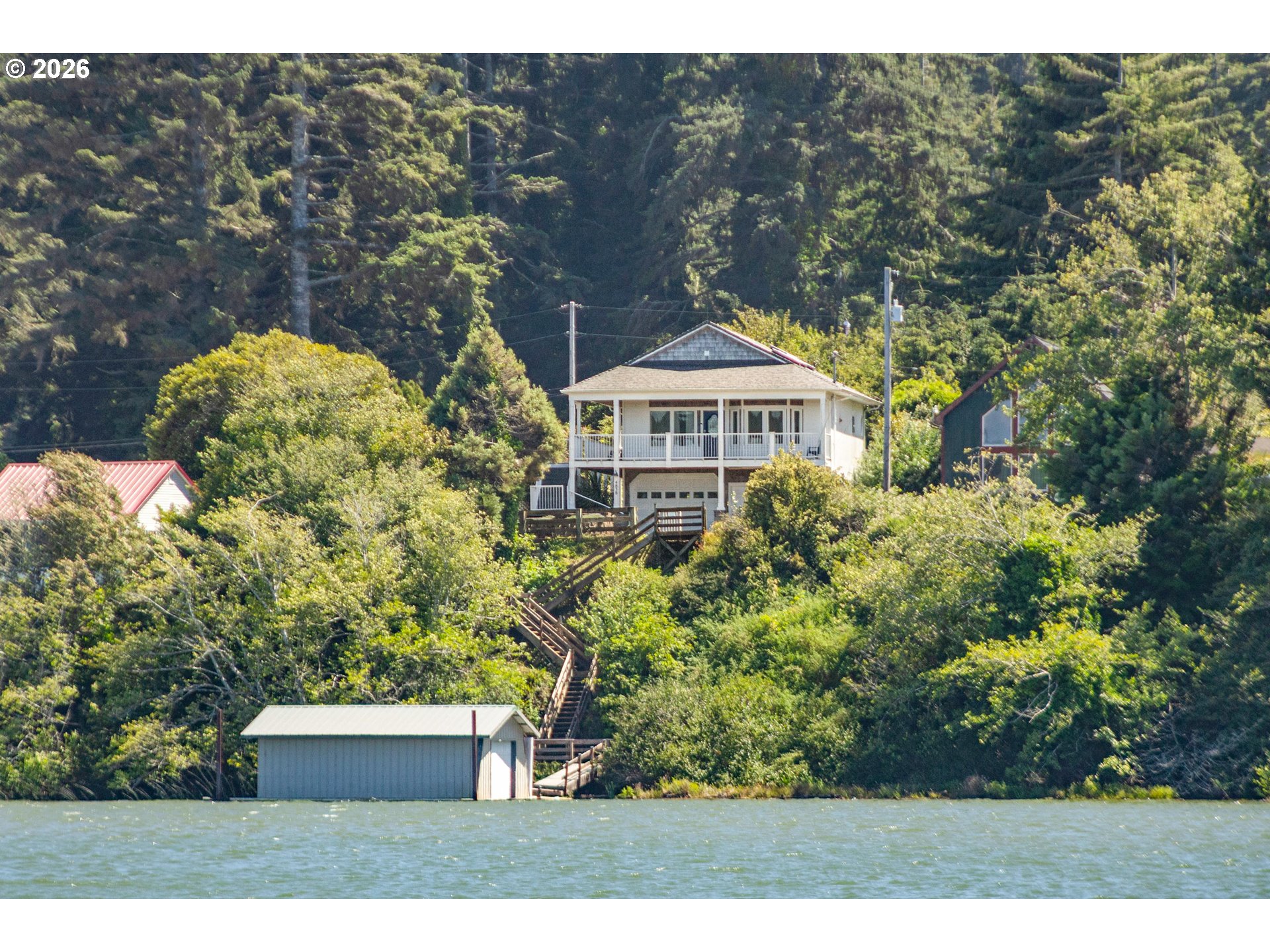 main property photo 40