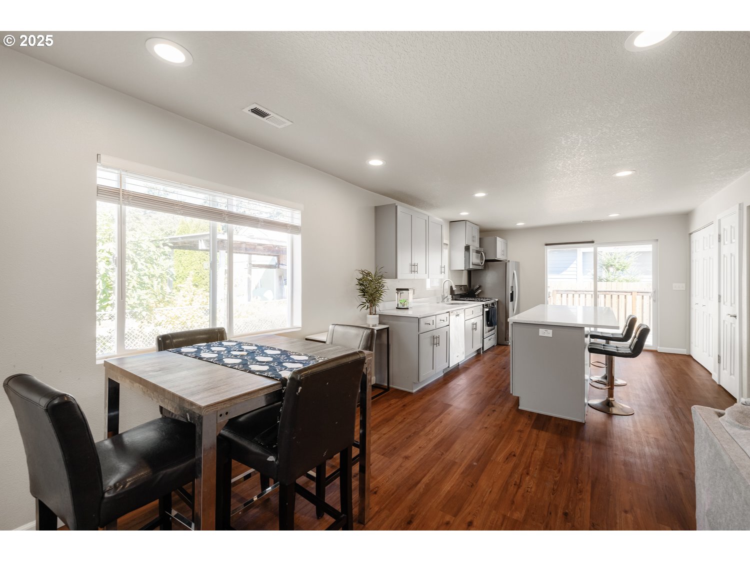 property viewer photo 4