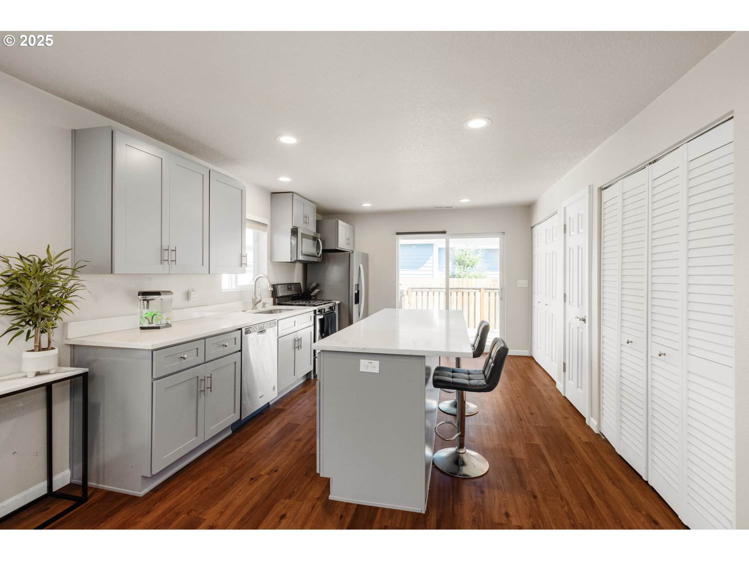 property viewer photo 5