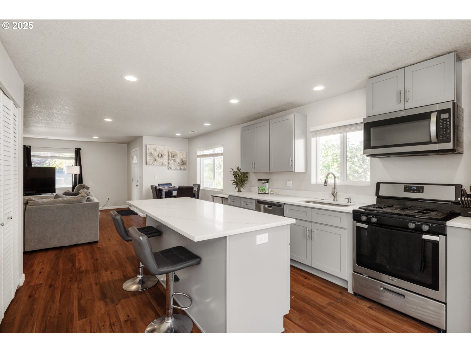 property viewer photo 6