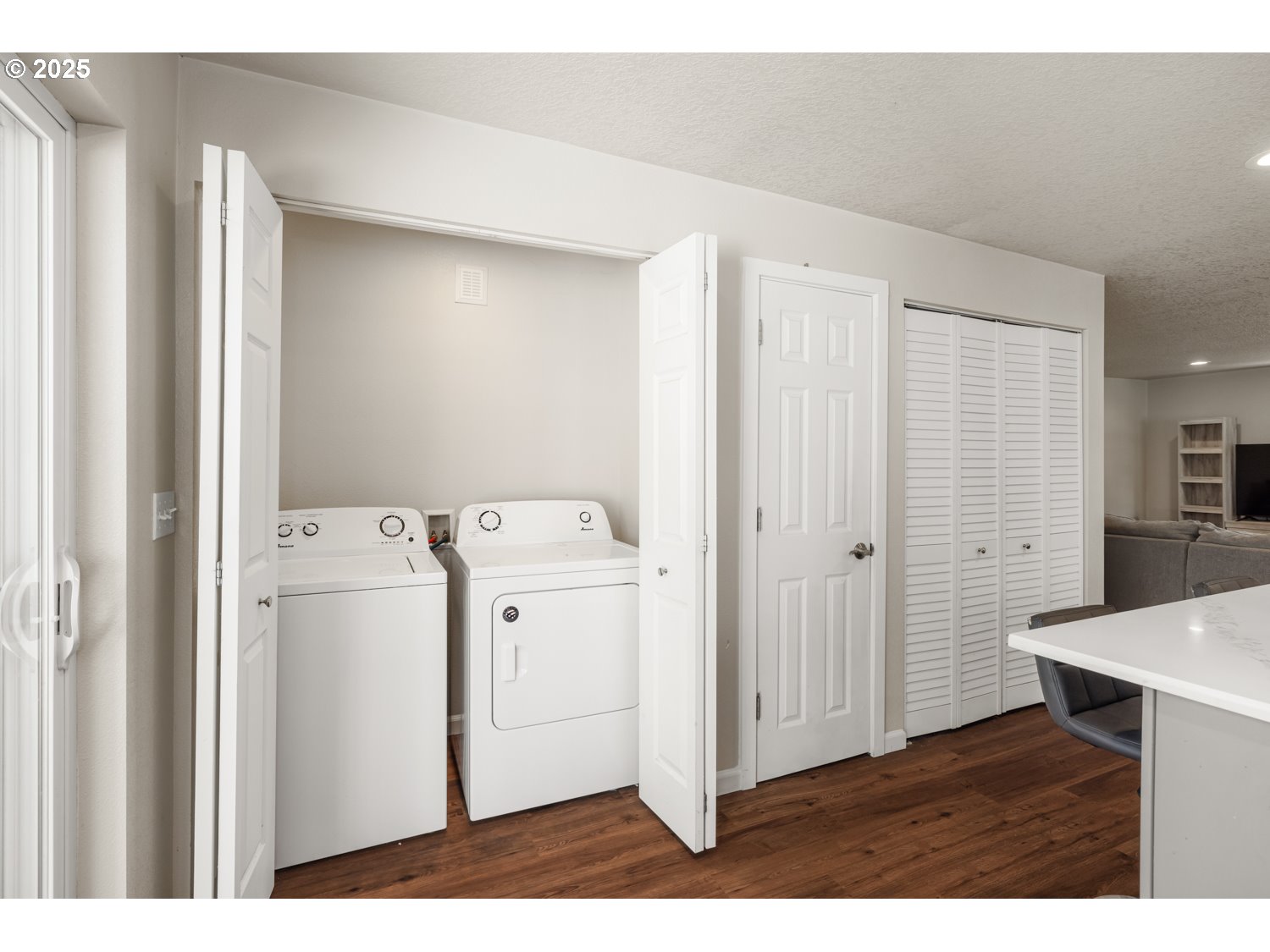 property viewer photo 7