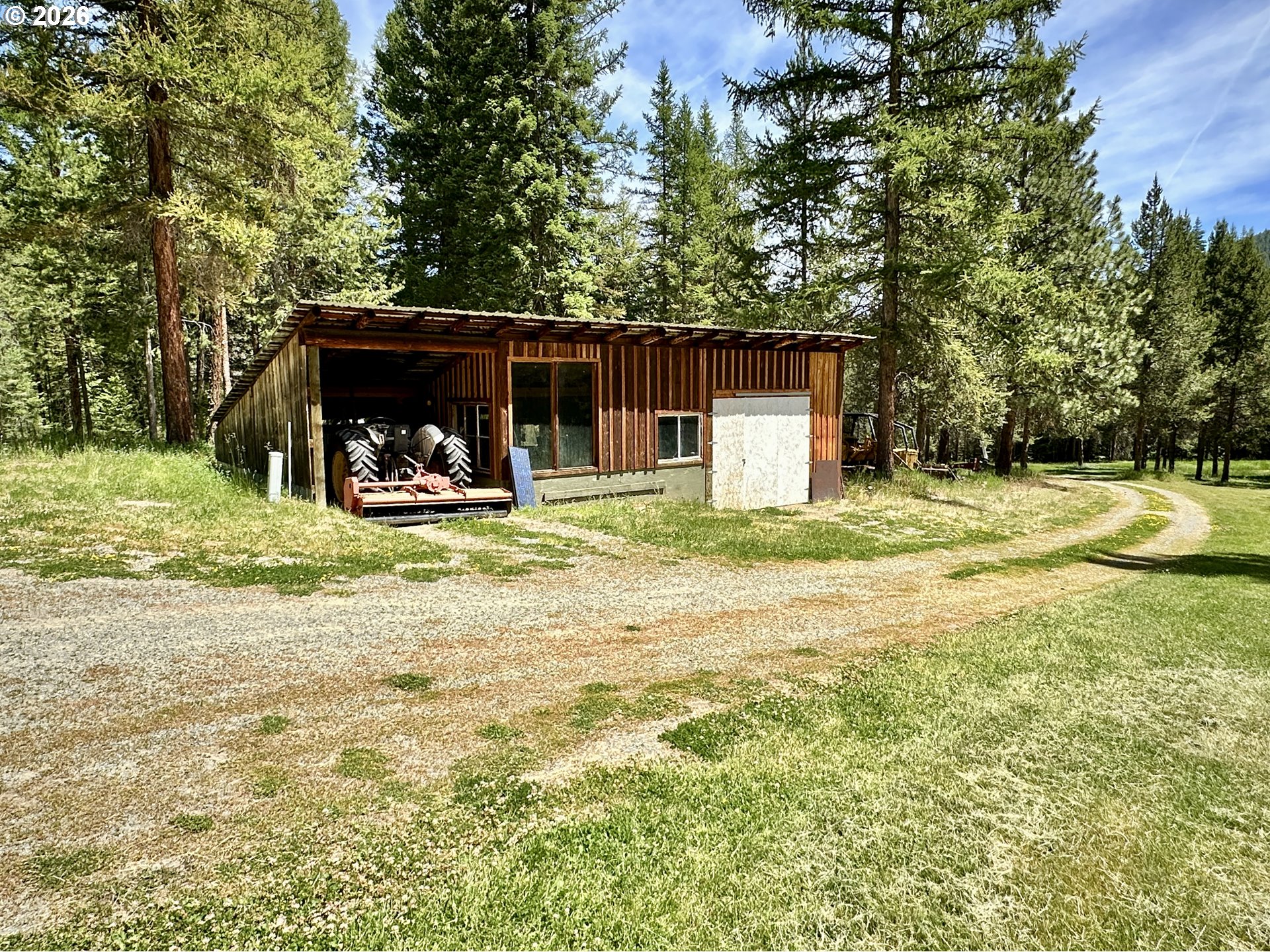 main property photo 28