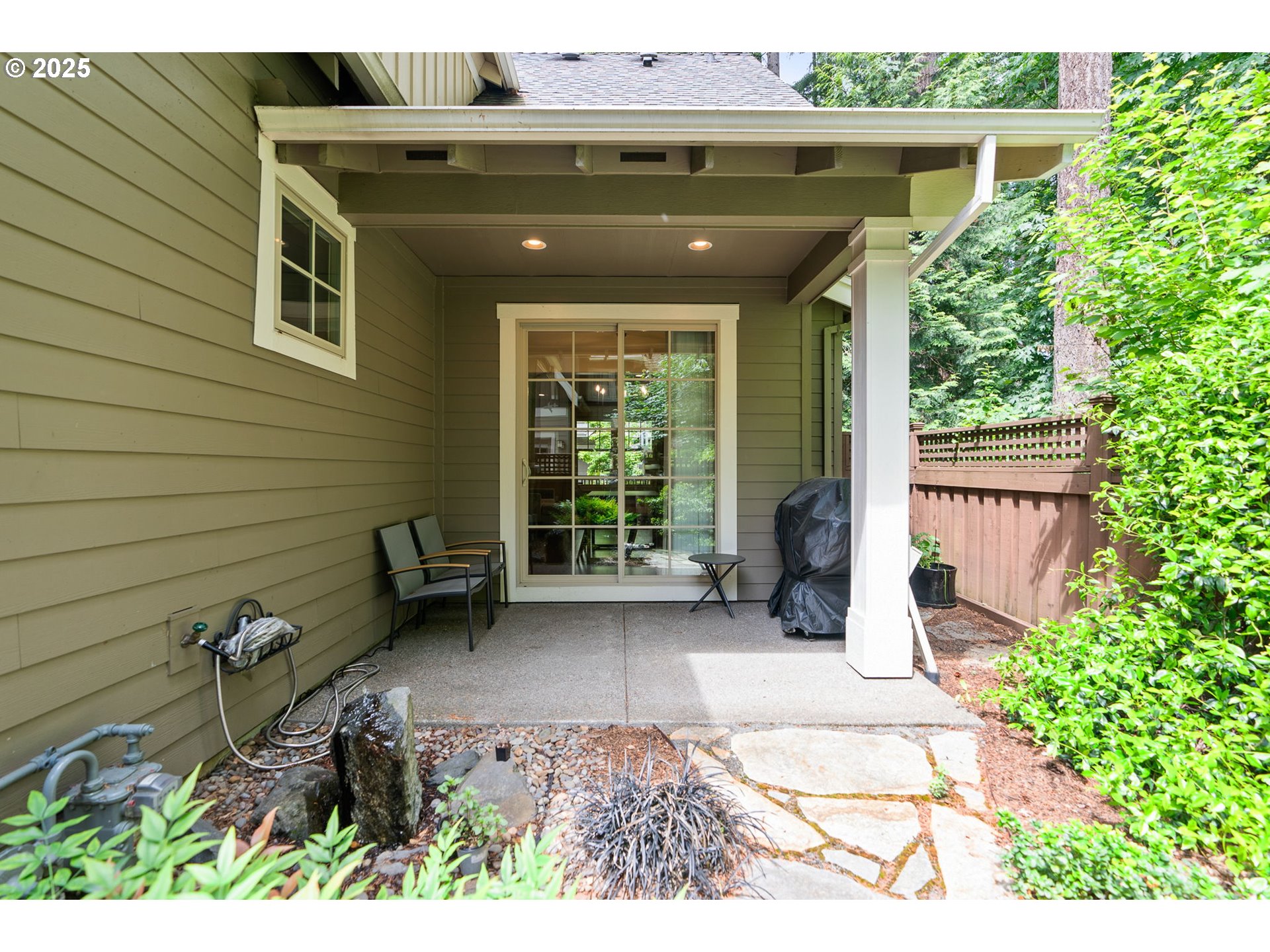 property viewer photo 18
