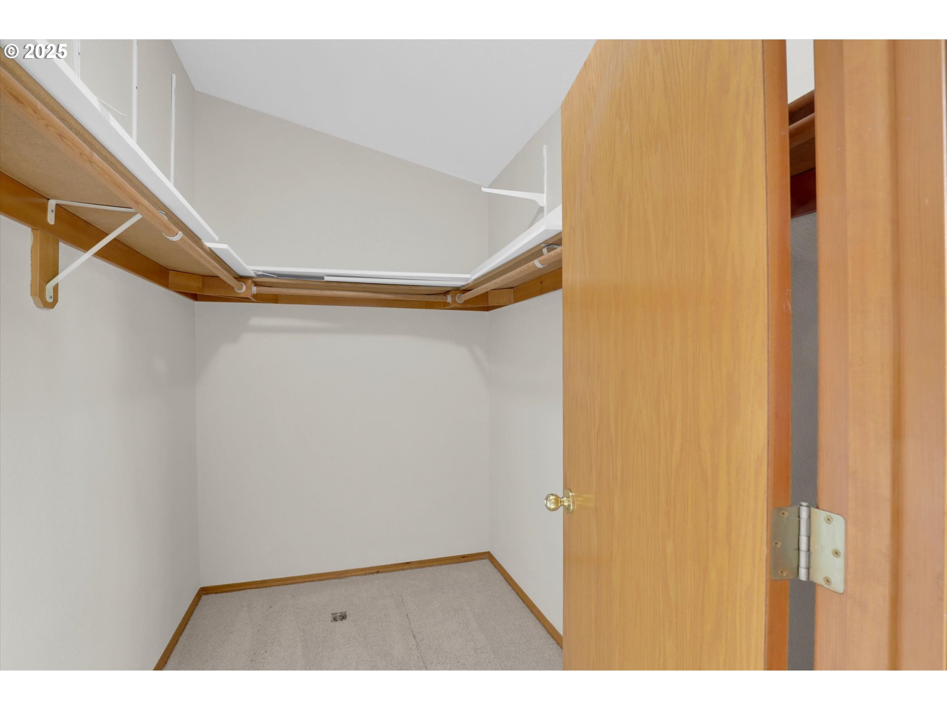 property viewer photo 18