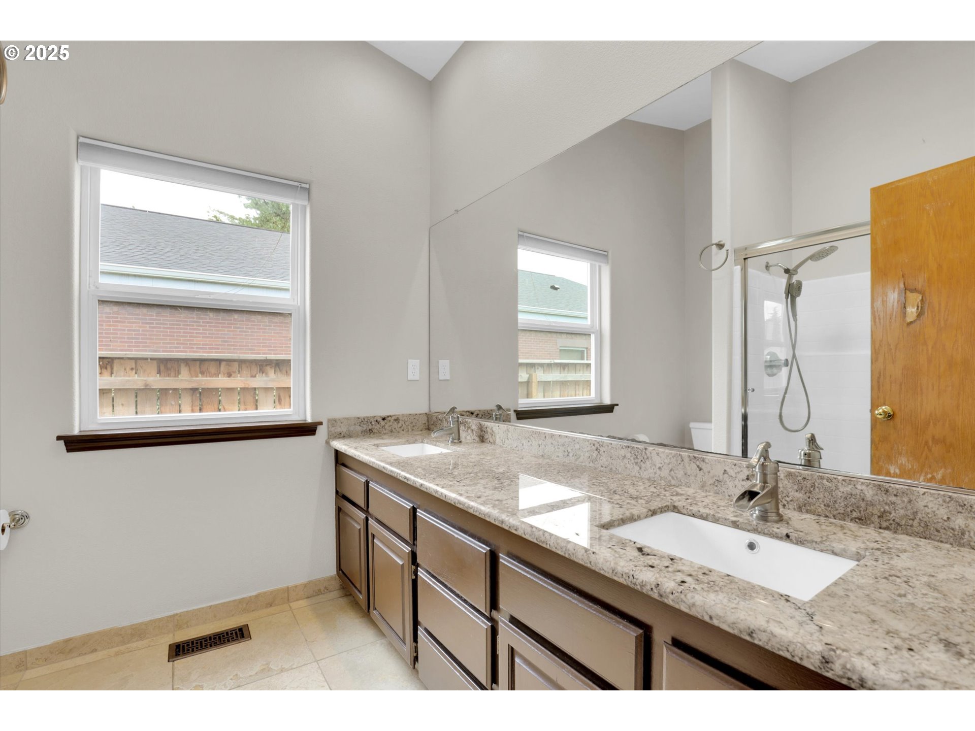 property viewer photo 19