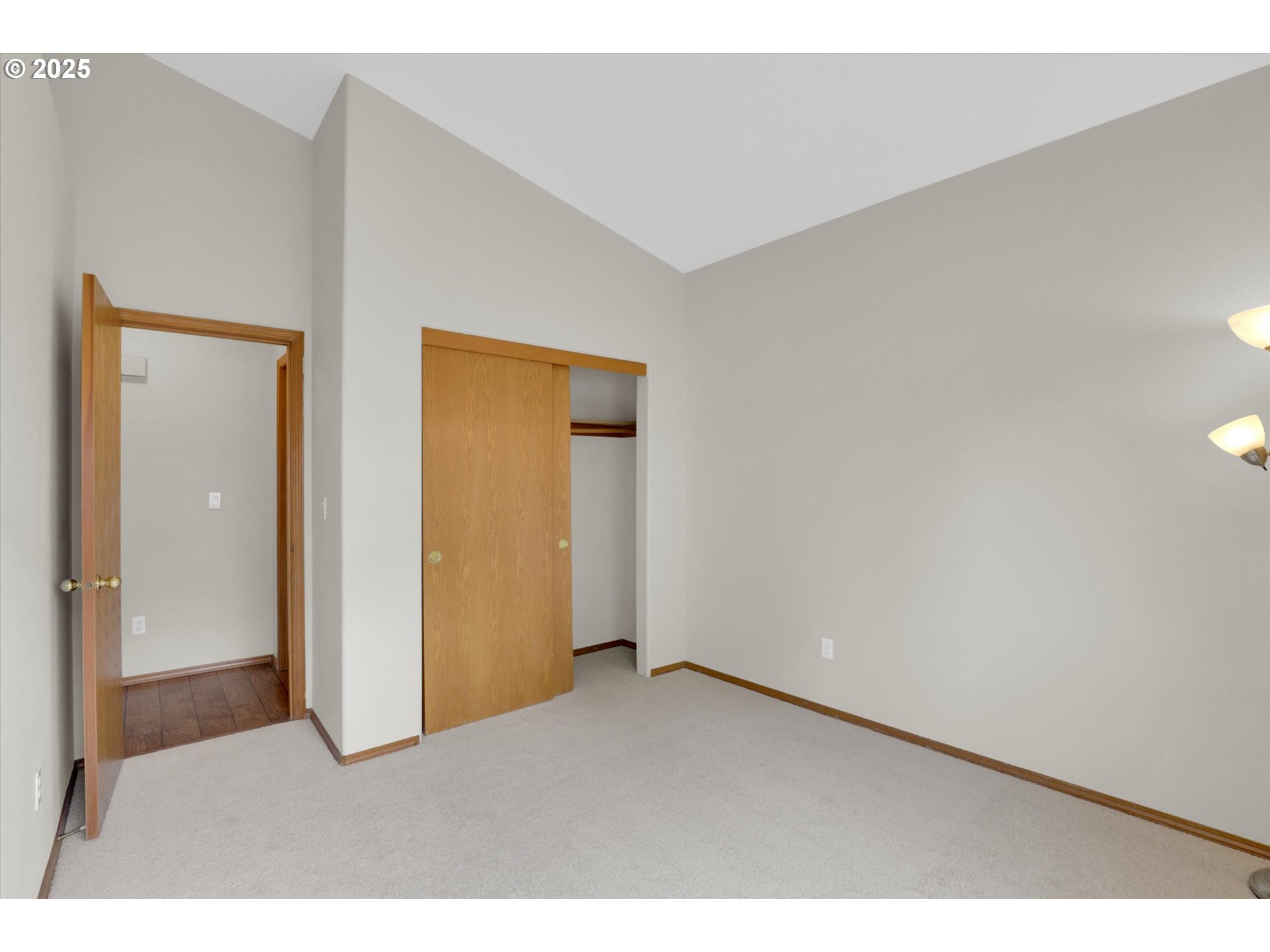 property viewer photo 20