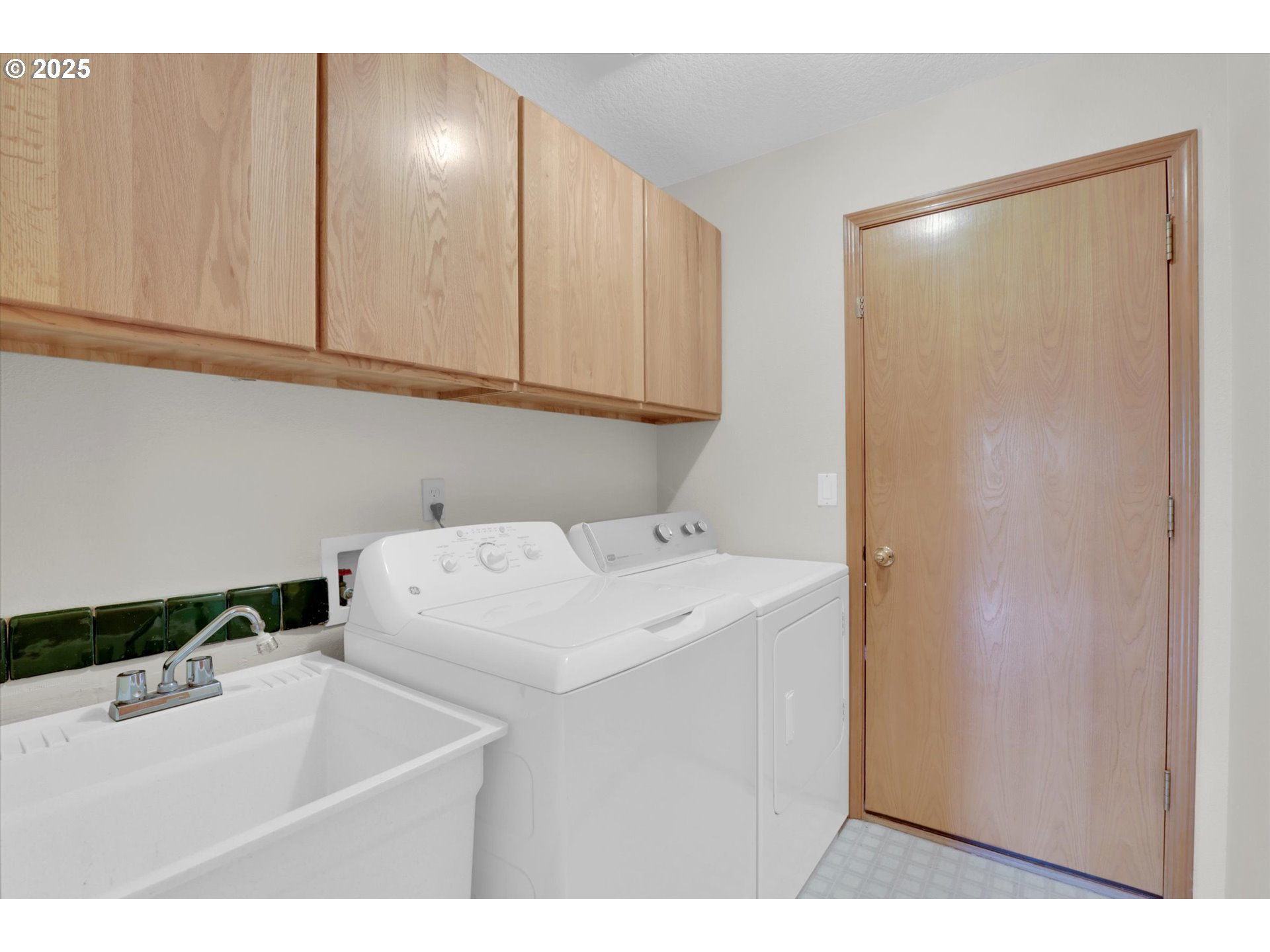 property viewer photo 23
