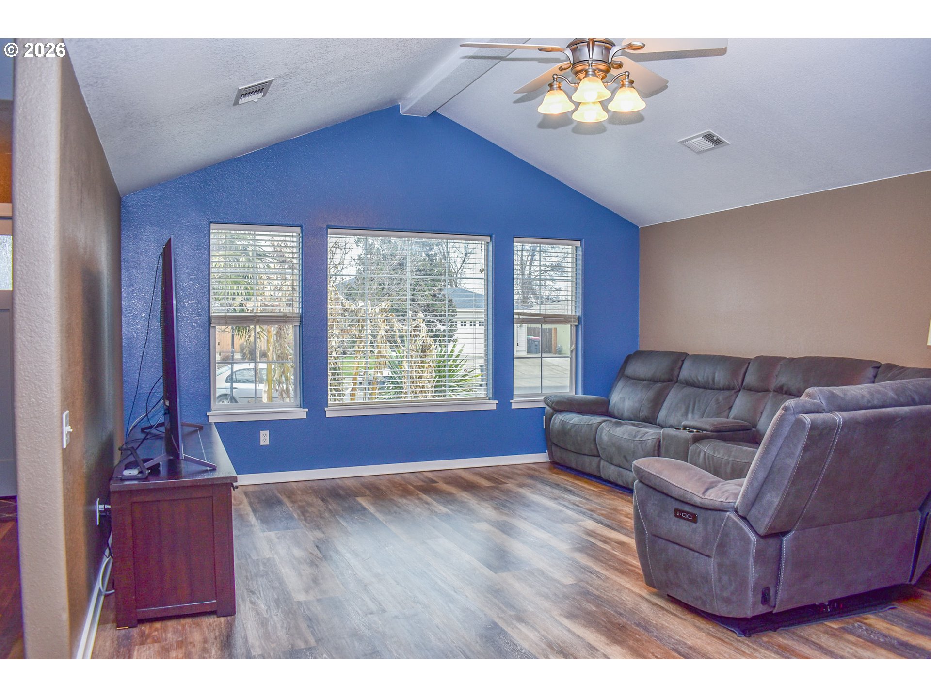 property viewer photo 9