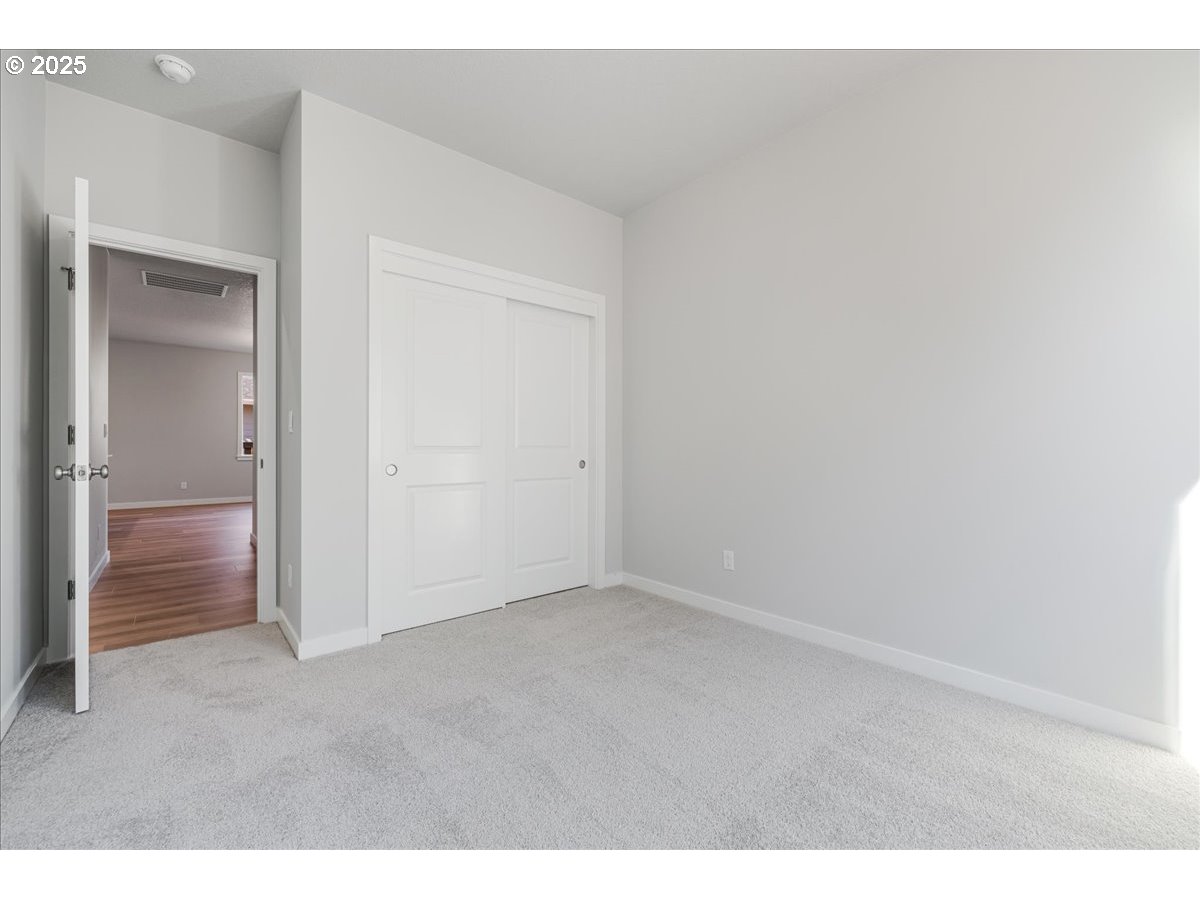 property viewer photo 24