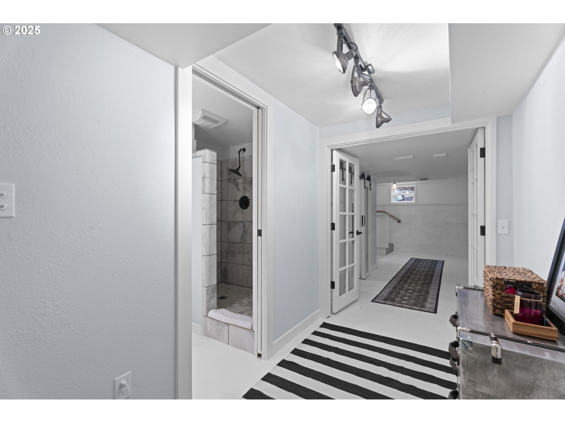 property viewer photo 19