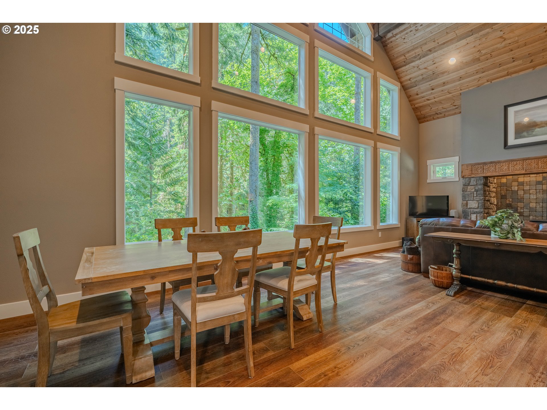 property viewer photo 9