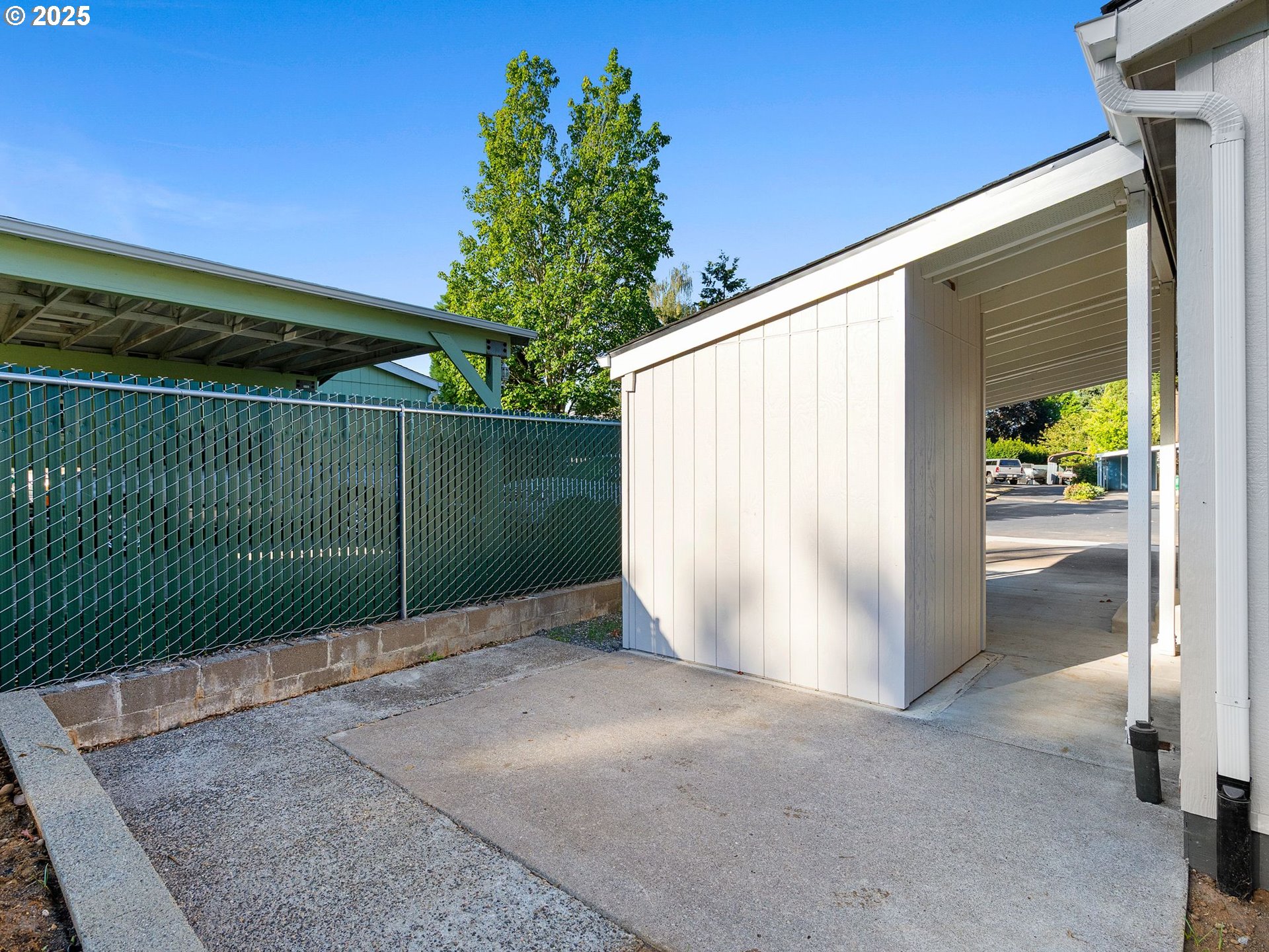 main property photo 34