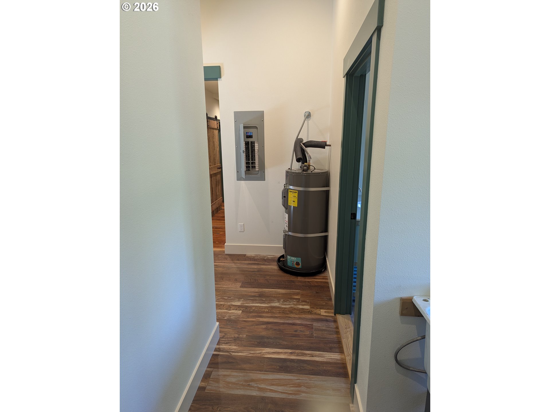 main property photo 28