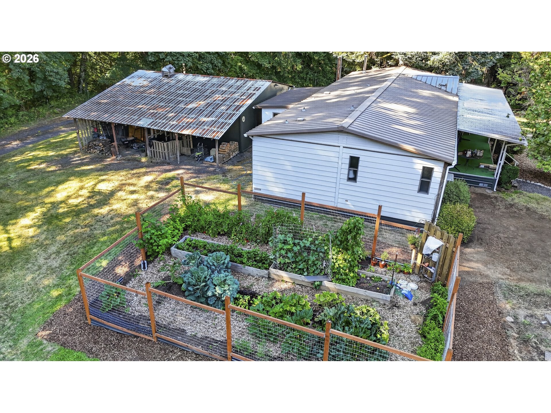 main property photo 40