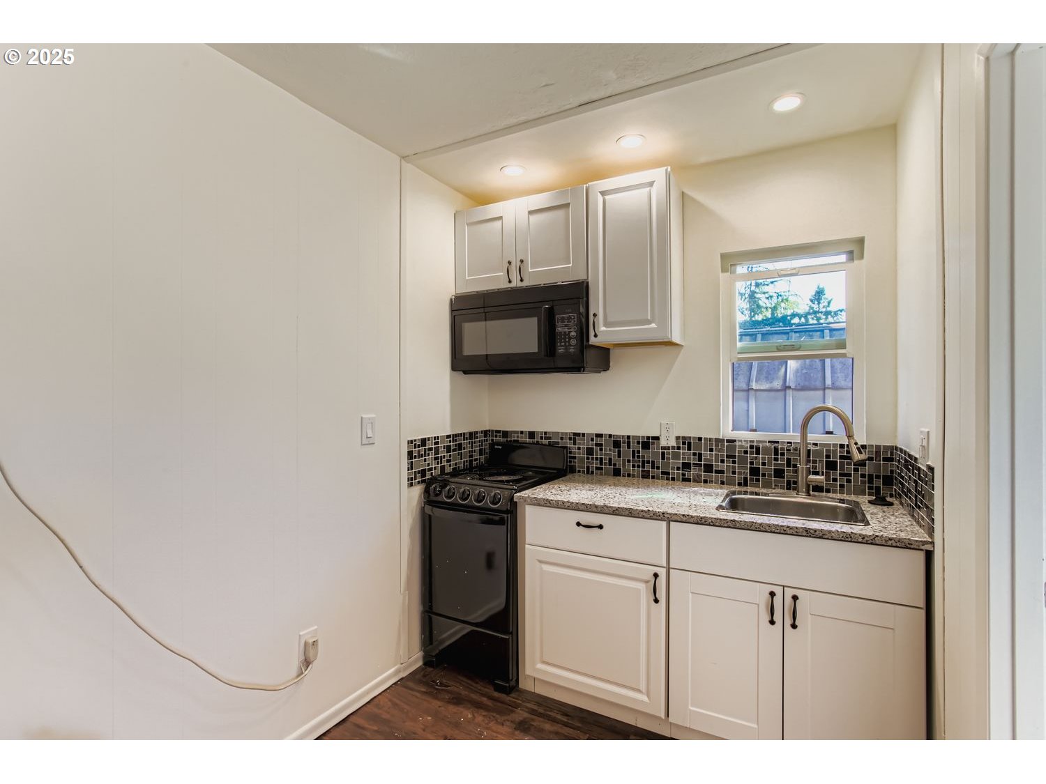 property viewer photo 23
