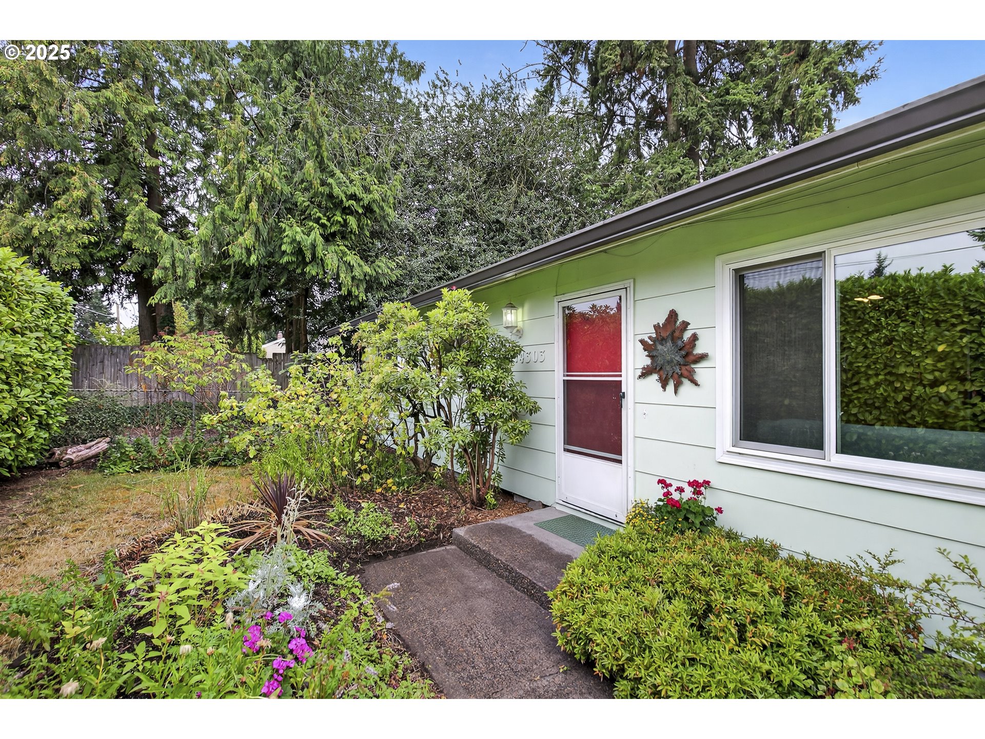 property viewer photo 38