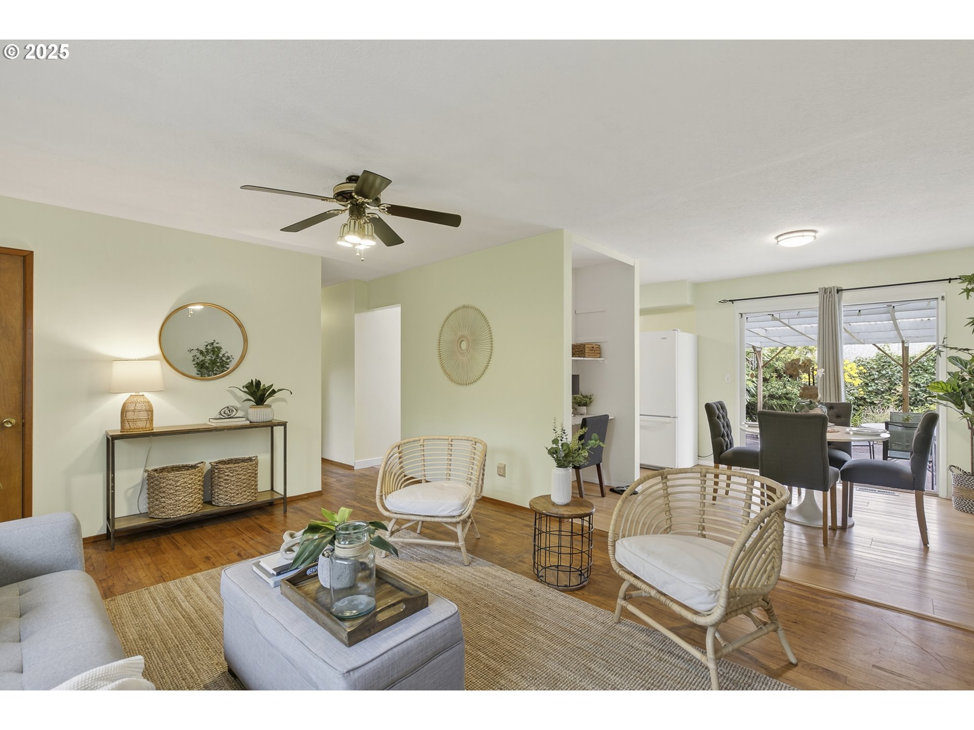 property viewer photo 4
