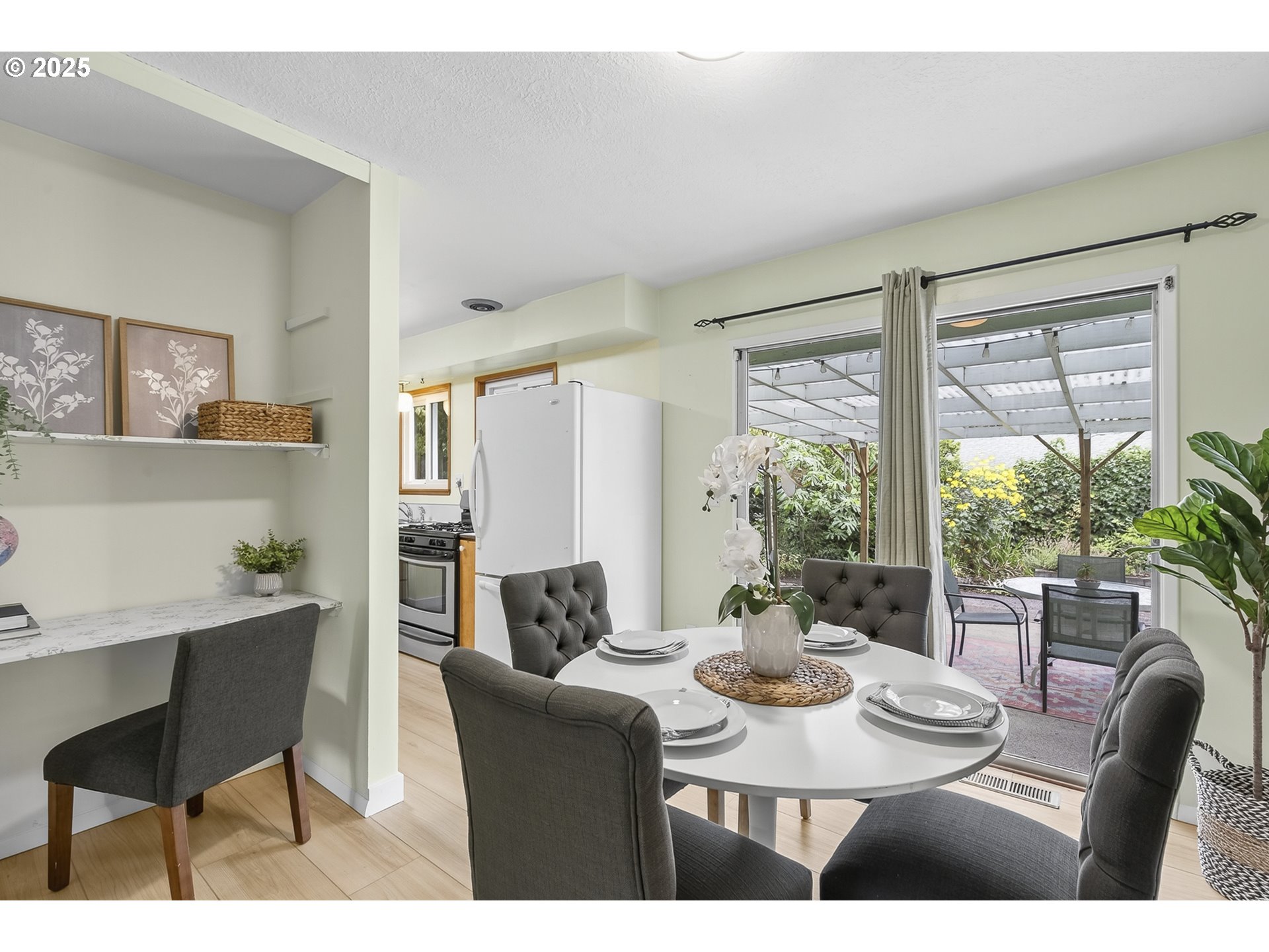 property viewer photo 5