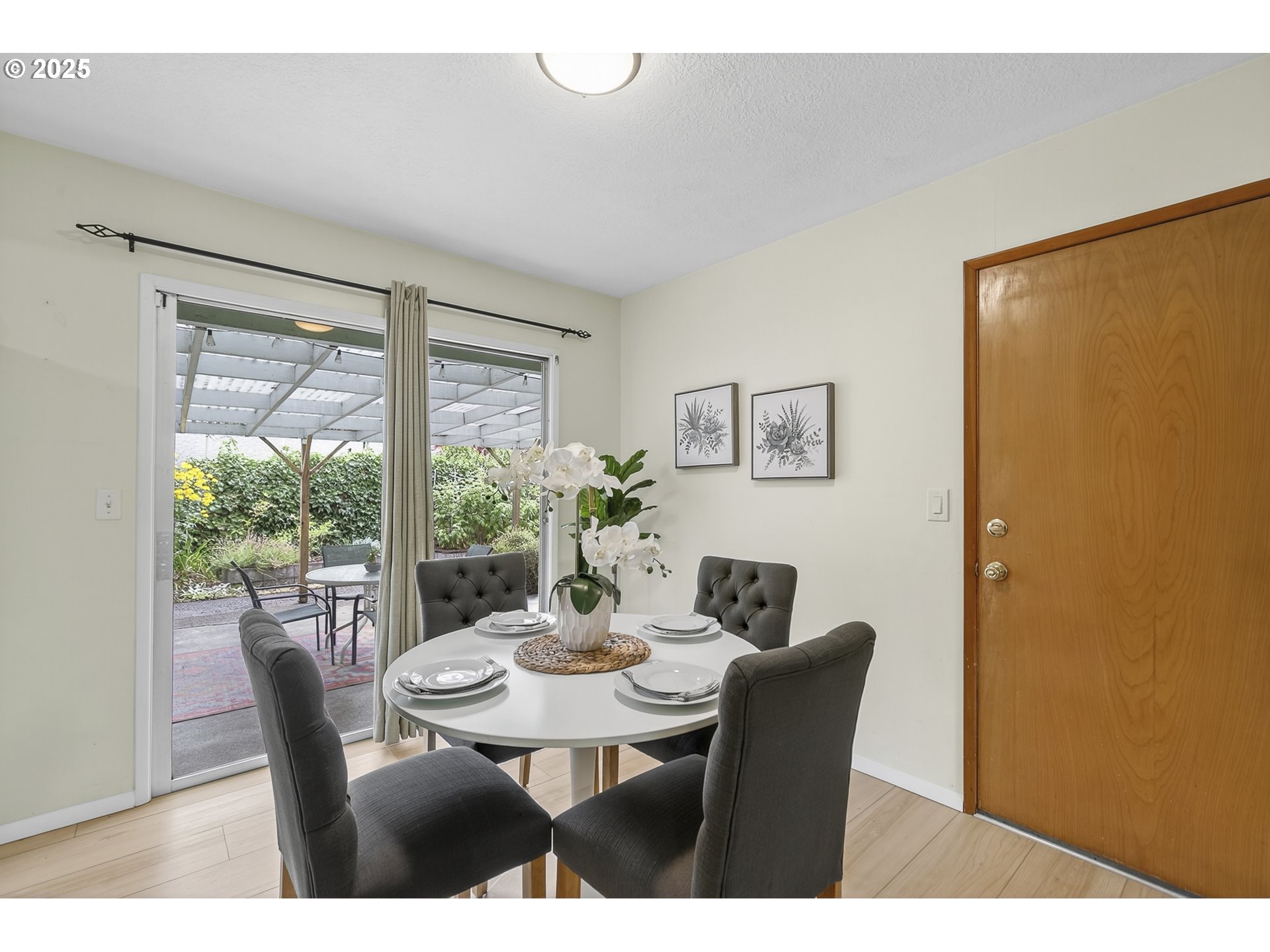 property viewer photo 6