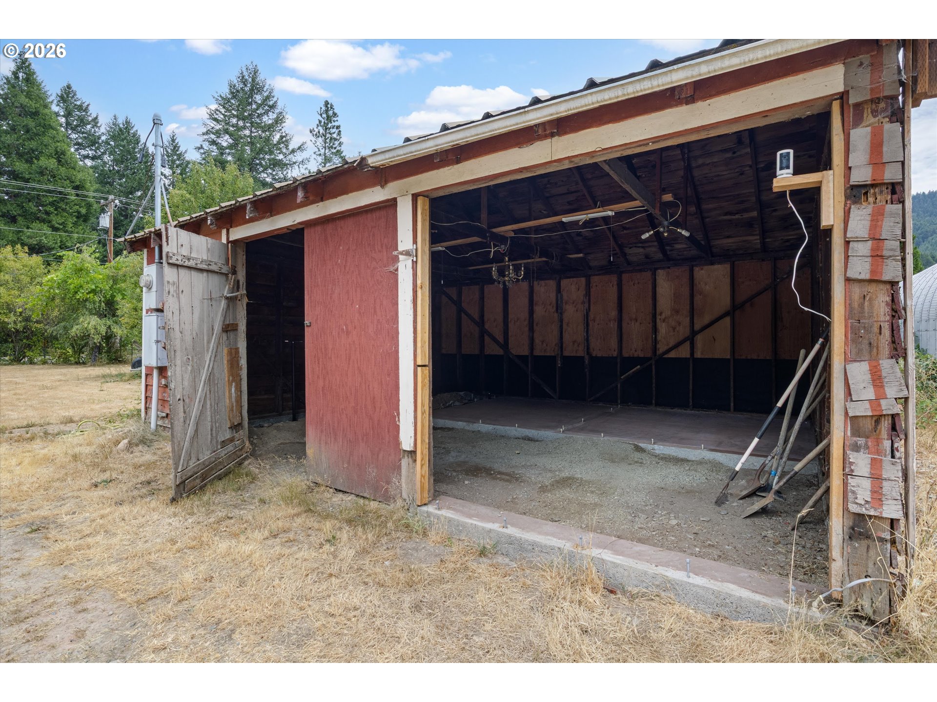 main property photo 35