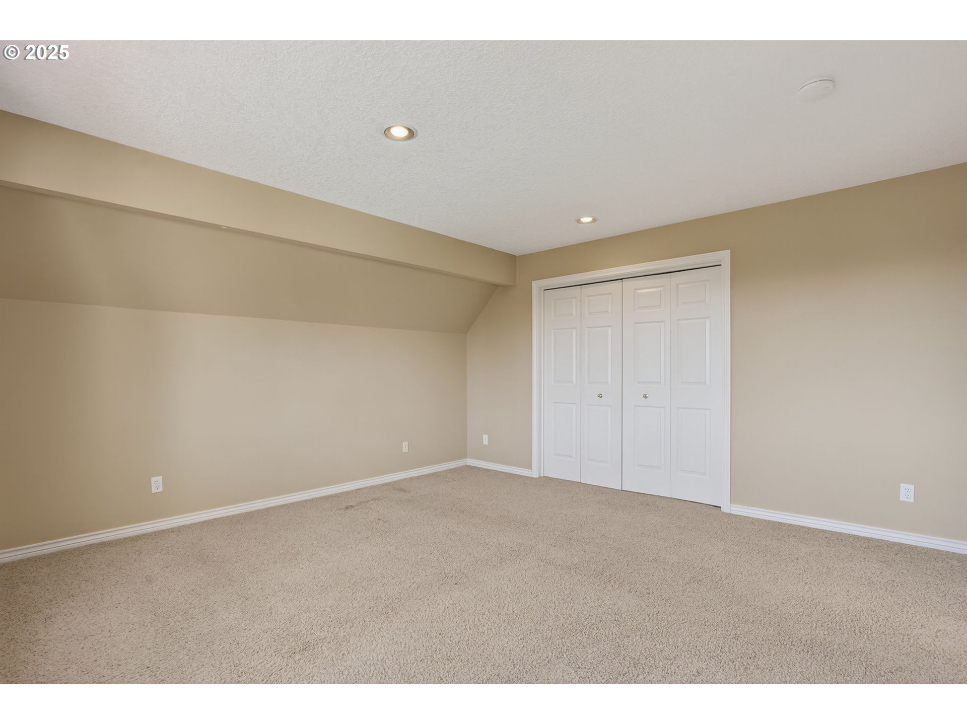 property viewer photo 36