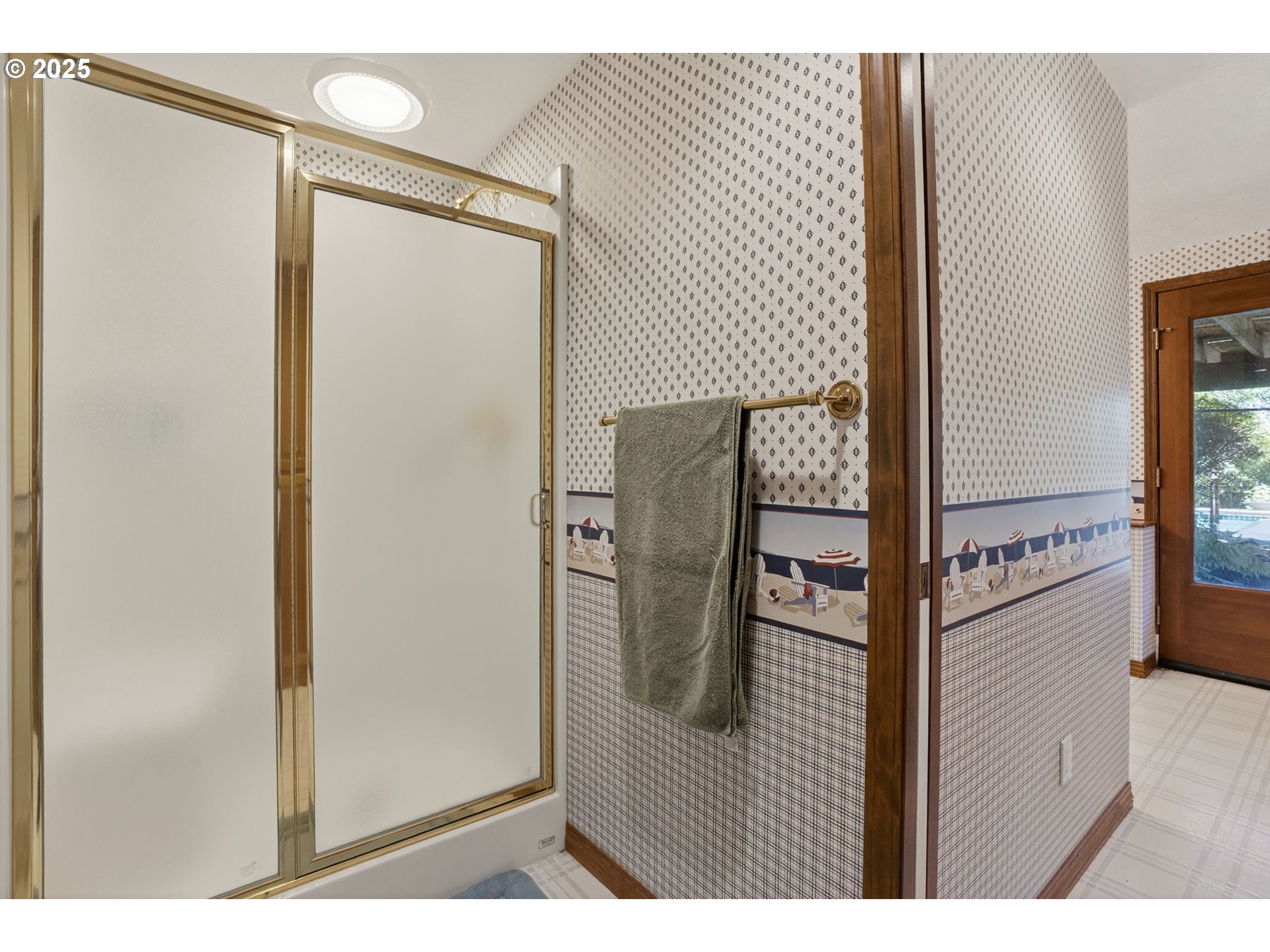 property viewer photo 45
