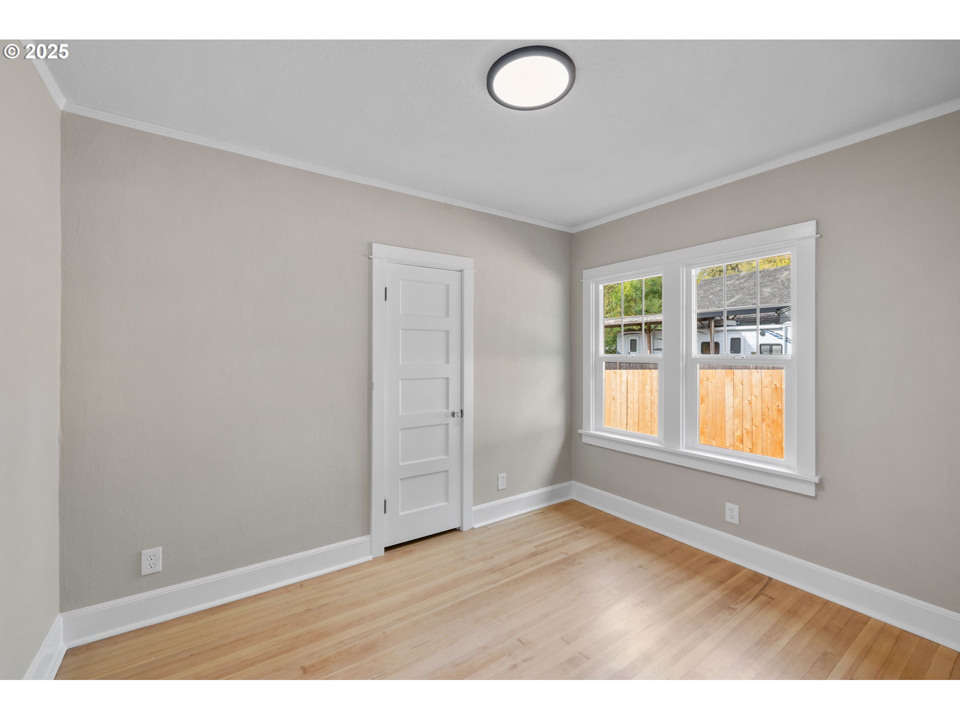 property viewer photo 16