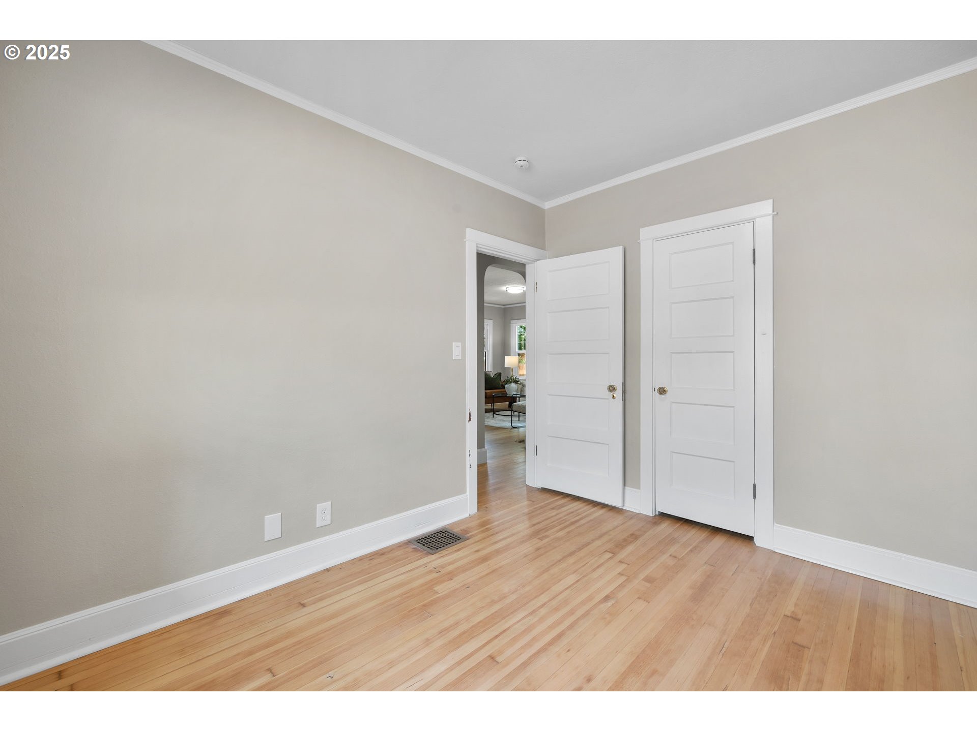 property viewer photo 17