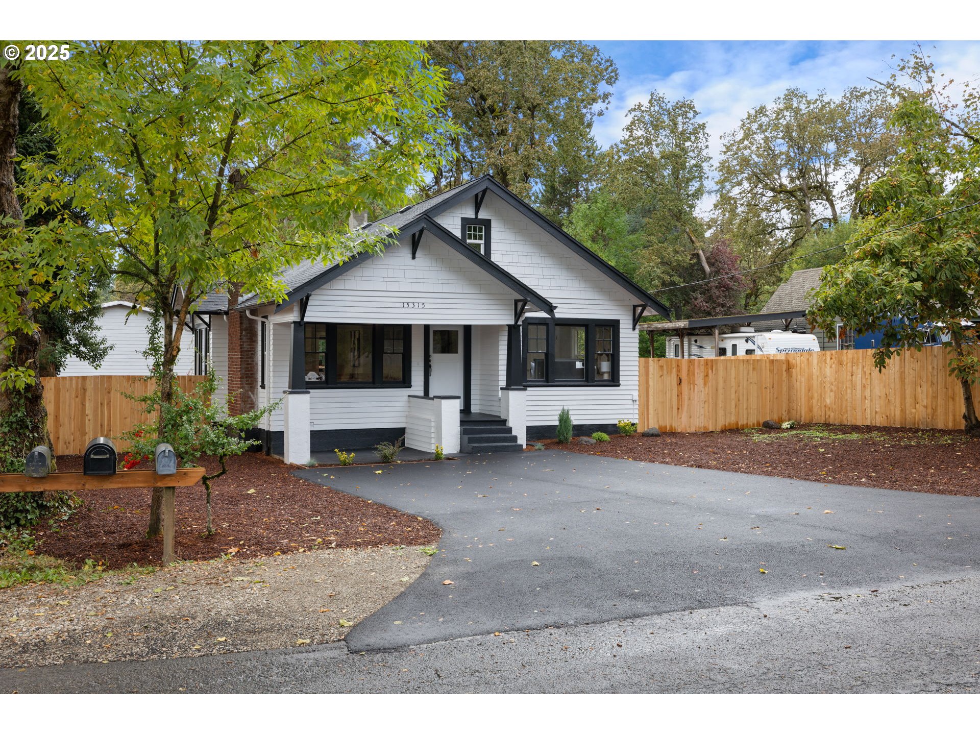 property viewer photo 2