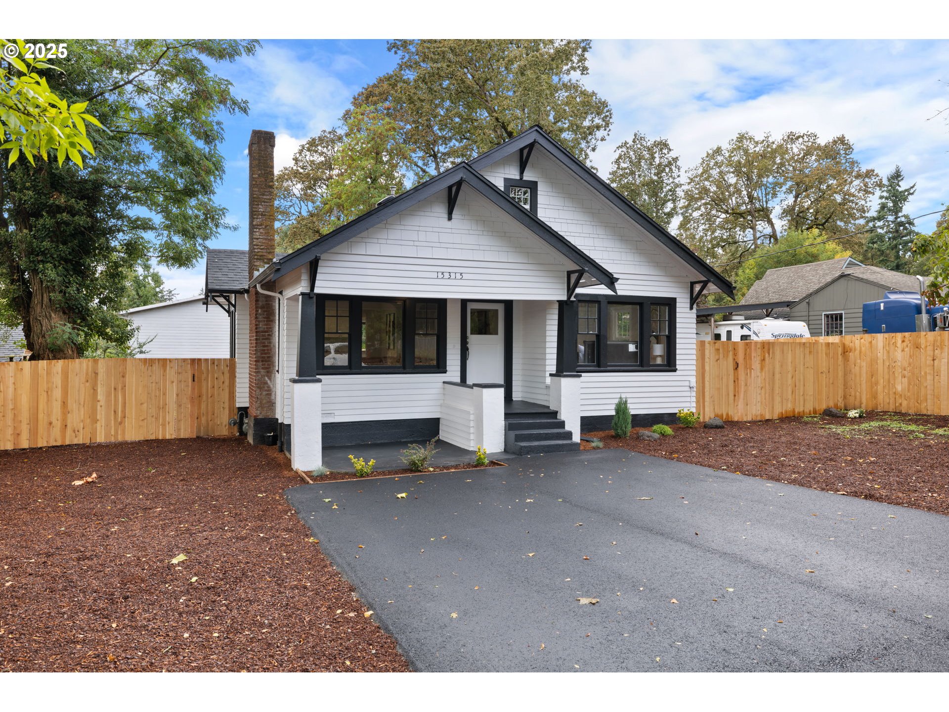property viewer photo 3