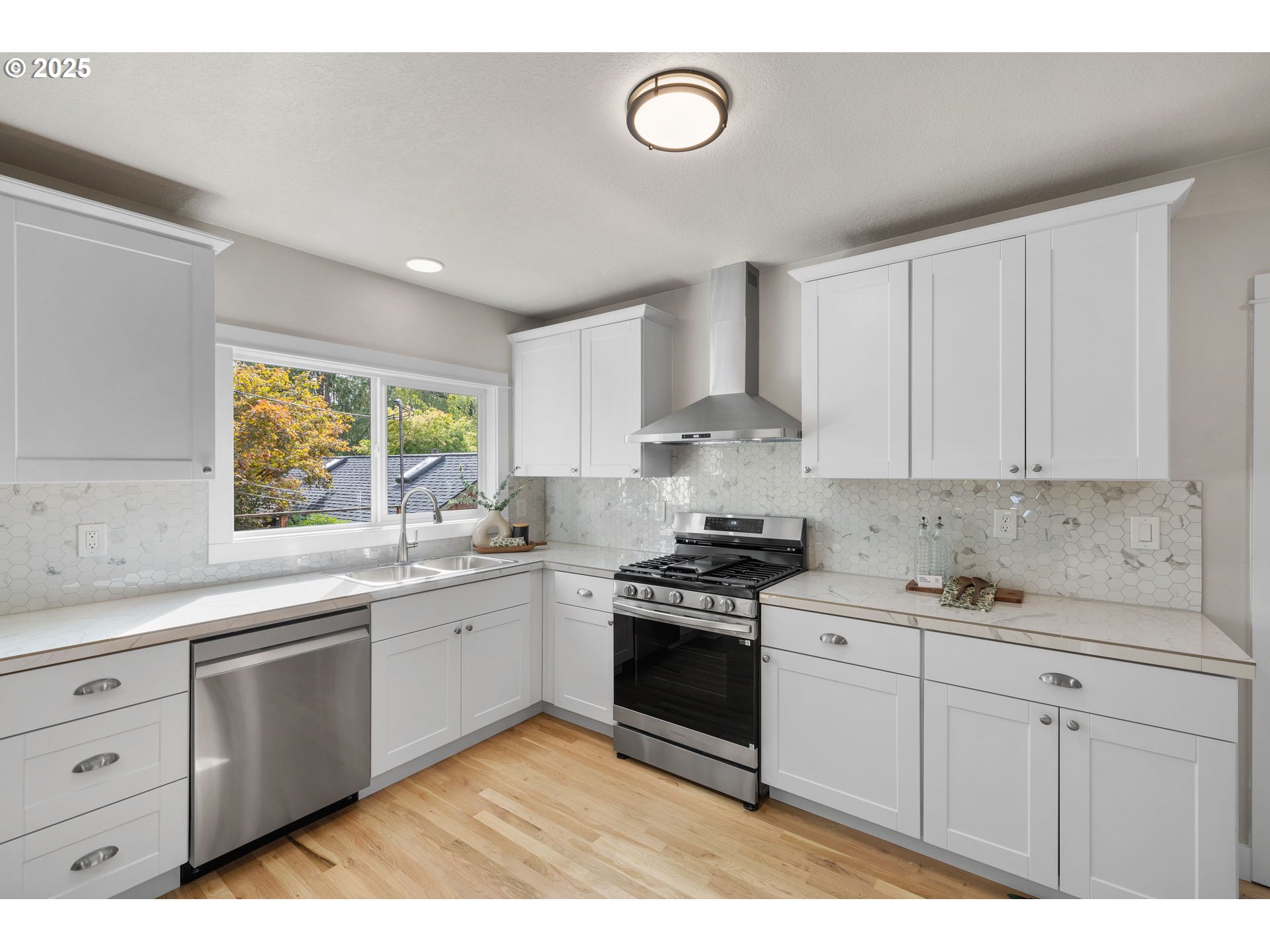 property viewer photo 9