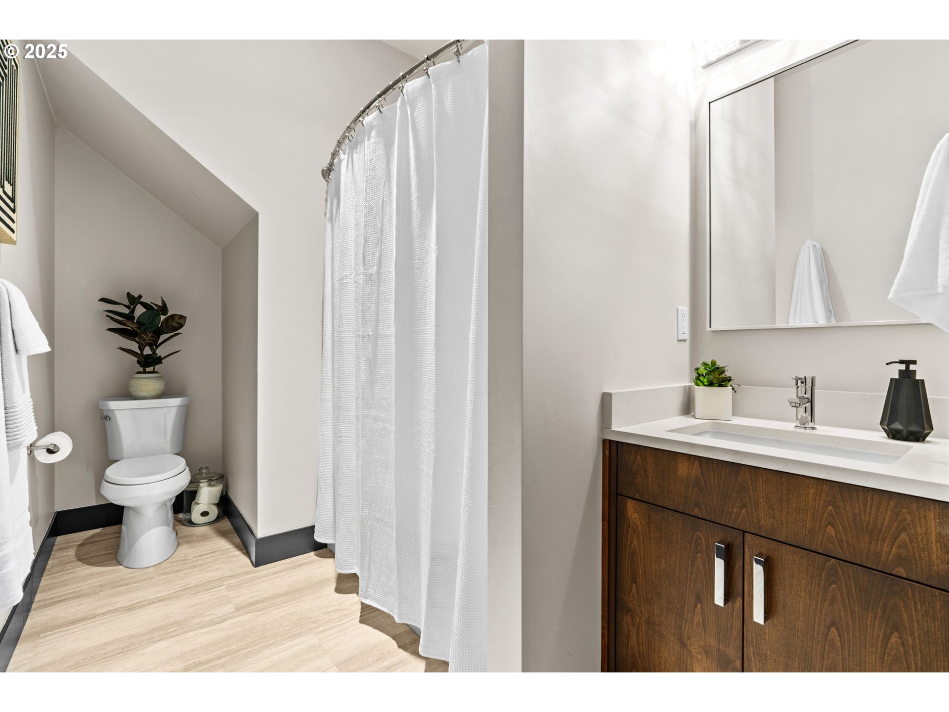 property viewer photo 13
