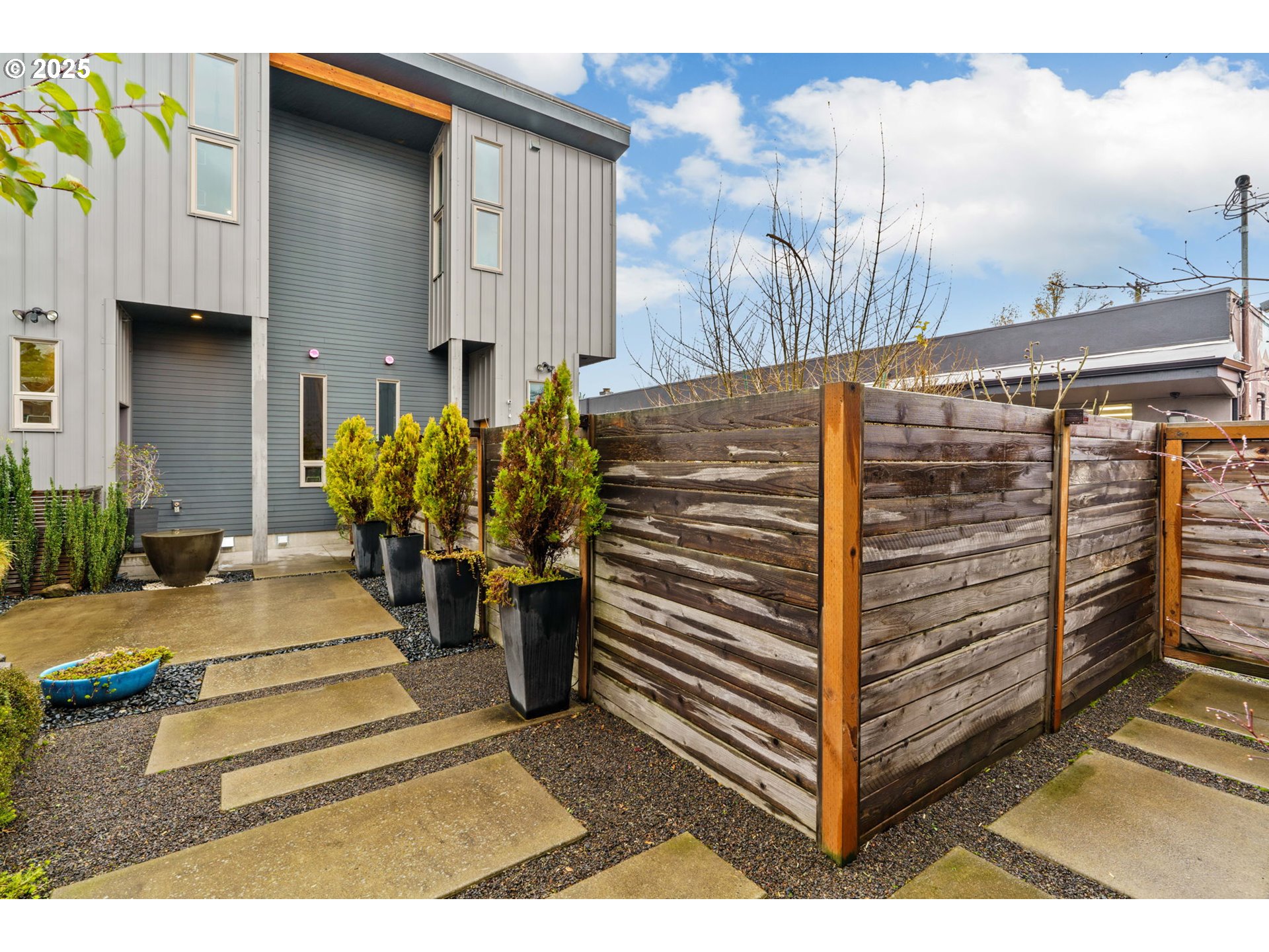 property viewer photo 3