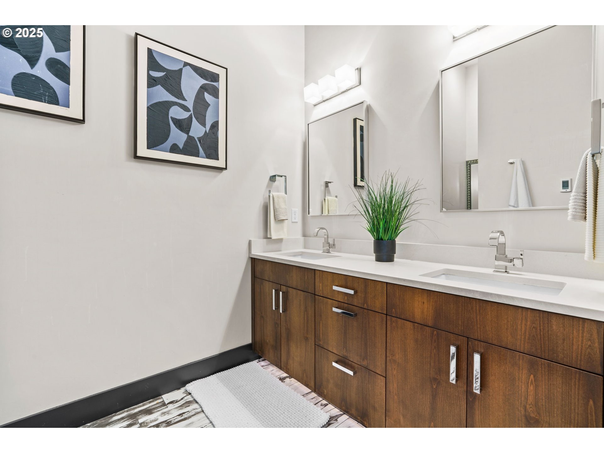 property viewer photo 31